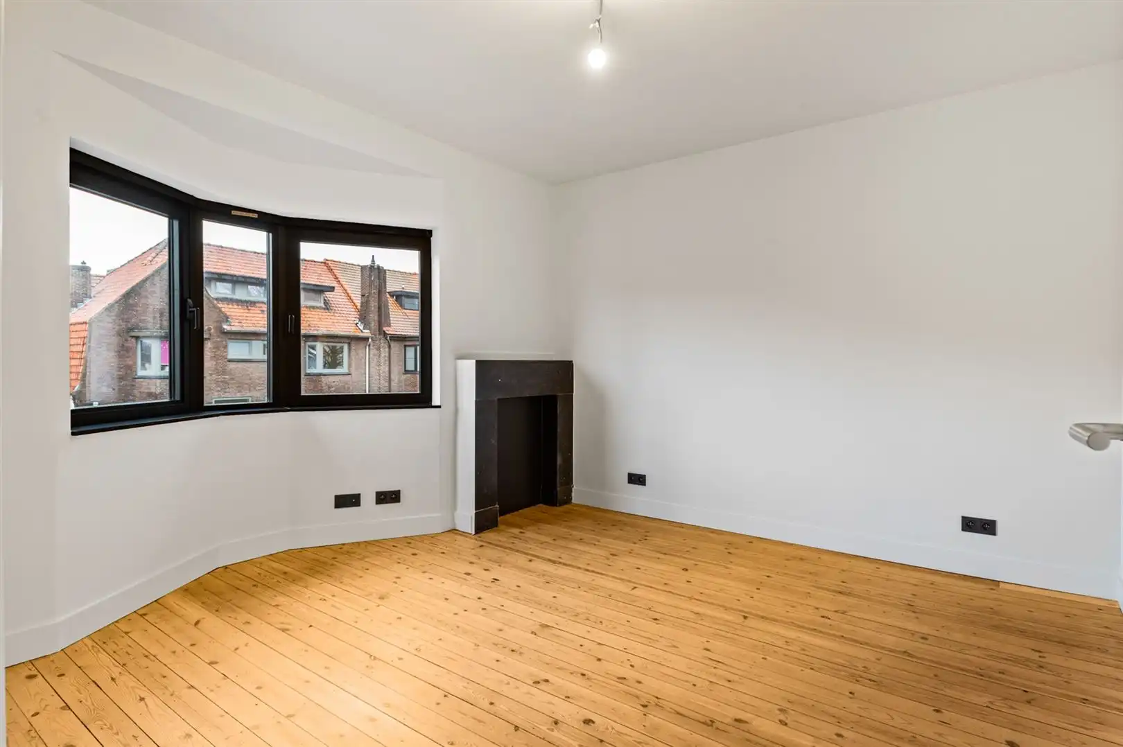 Totaal gerenoveerde woning met 4 à 5 slaapkamers in Ekerse dorpskern. foto 22