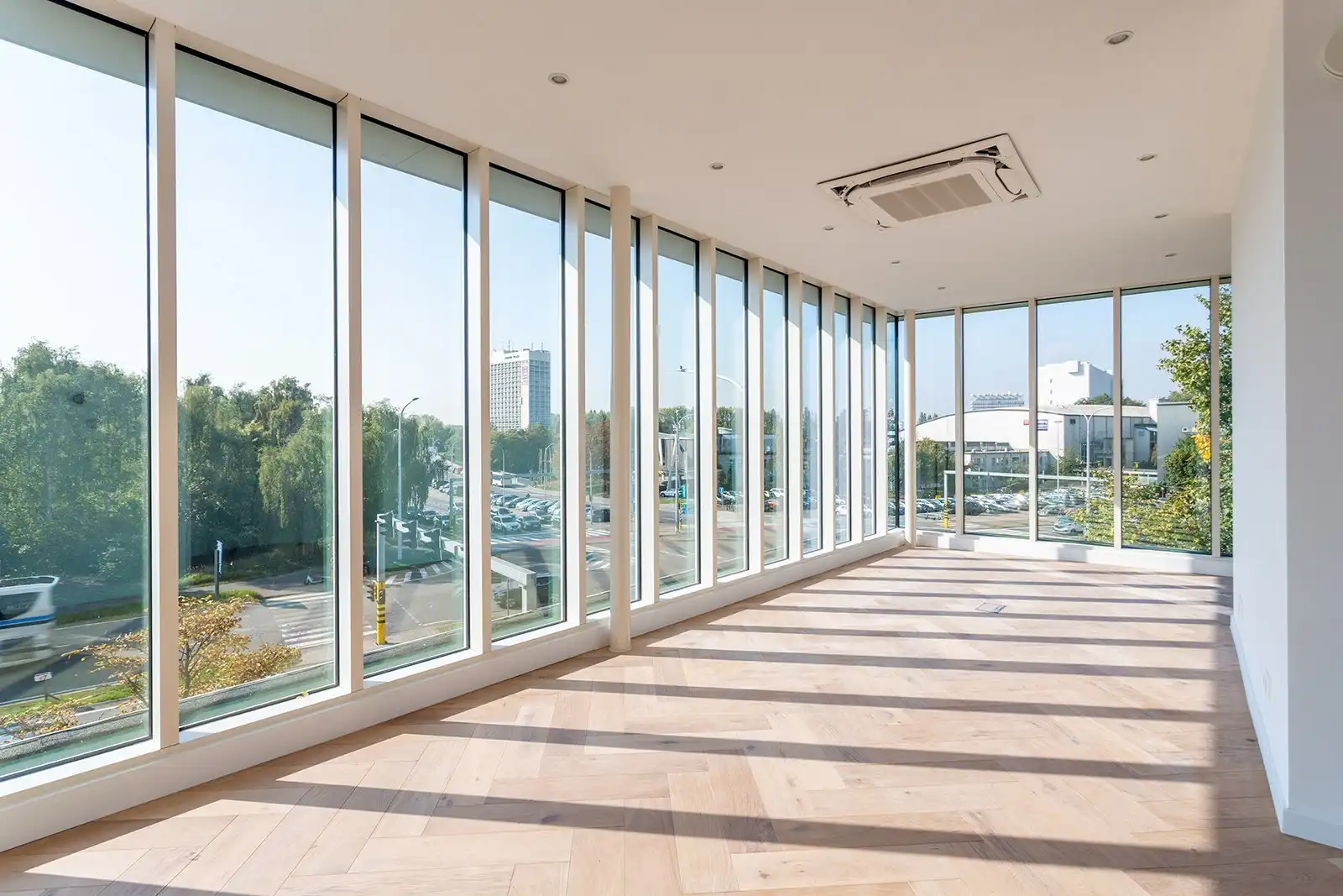 Architecturaal kantoorgebouw op absolute zicht locatie!  foto 22