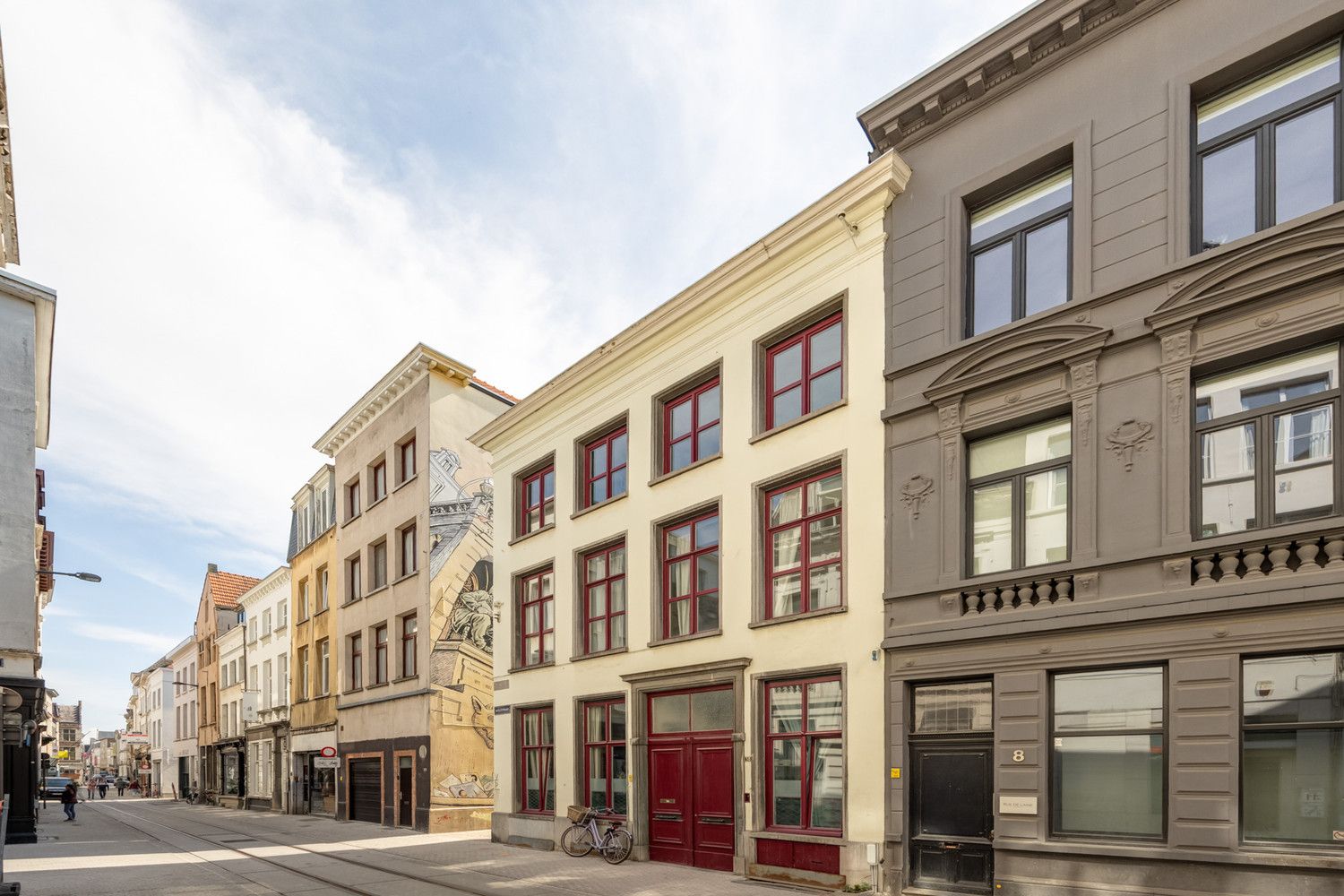 Instapklaar 2-slaapkamer appartement (70m²) met zalig terras op toplocatie in centrum Antwerpen foto 2