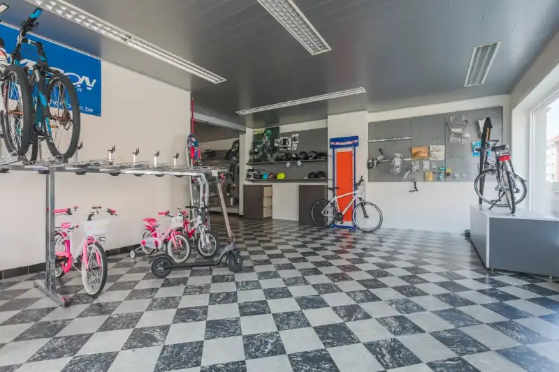 Handelspand (winkel) met woonst en magazijntje van +/- 130m². foto 4