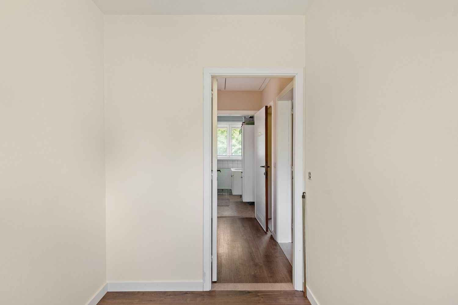 Gezellige woning met 3 slaapkamers, veranda en tuin te koop in top buurt te Ekeren! foto 16