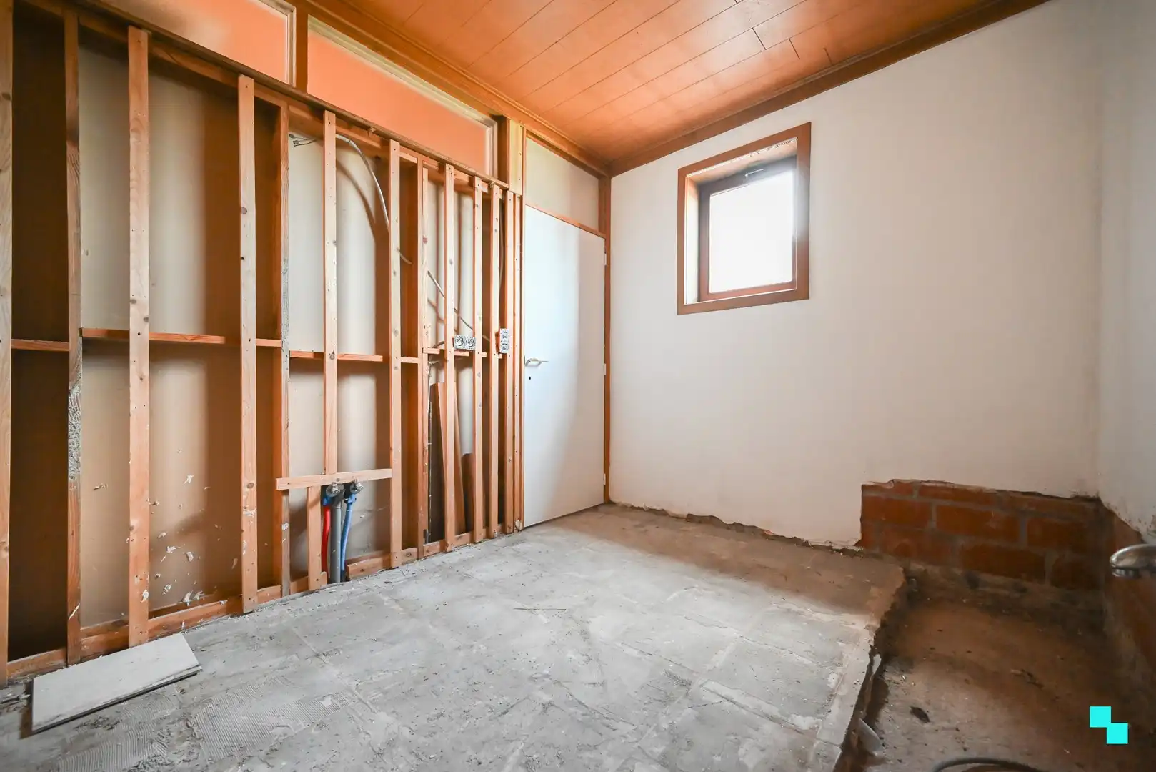 Bedrijfsgebouw met bovenliggend appartement te Sint-Eloois-Winkel foto 17