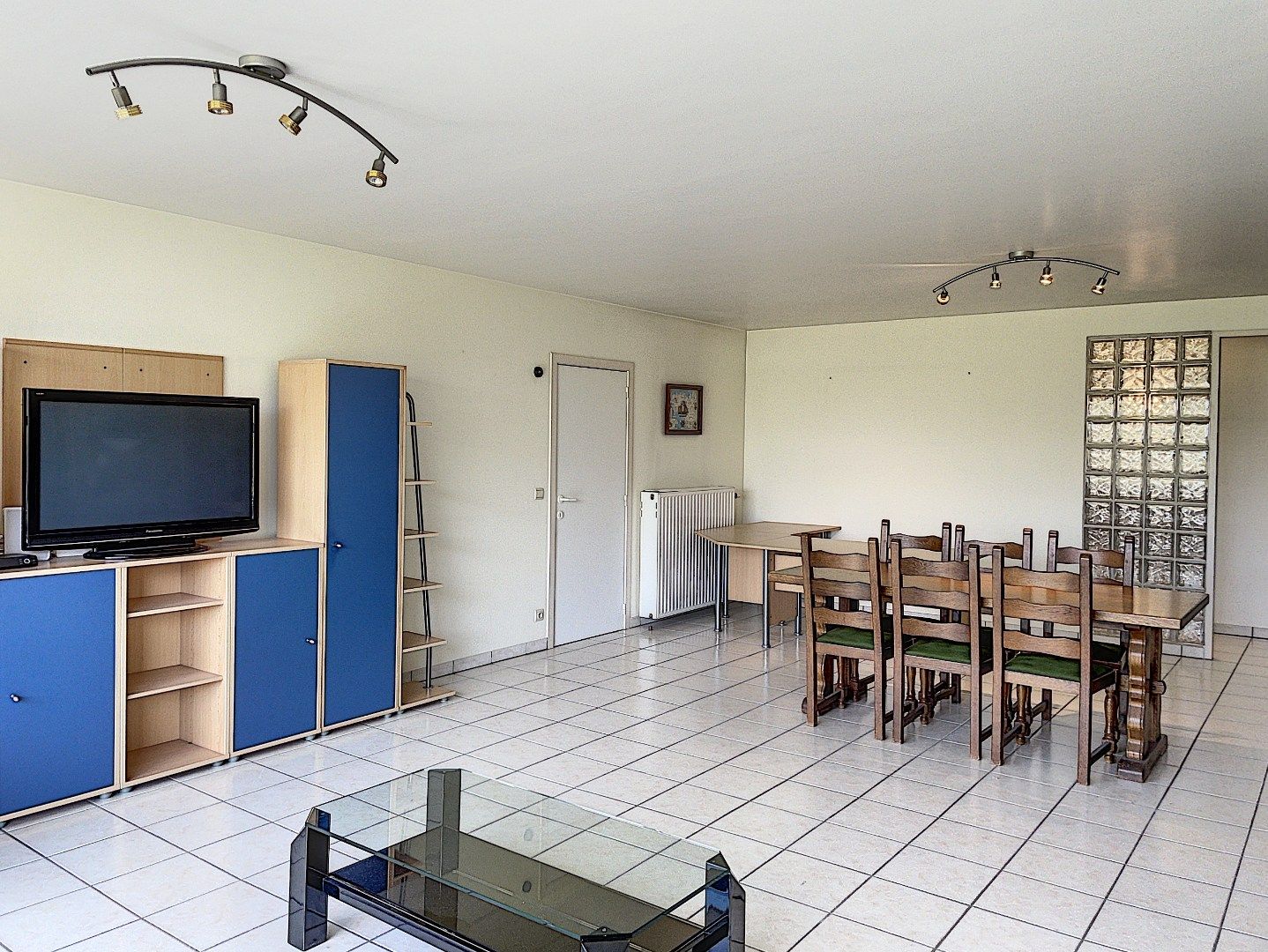 Verrassend groot appartement met zicht op het mooie E. Dermautpark.  foto 2