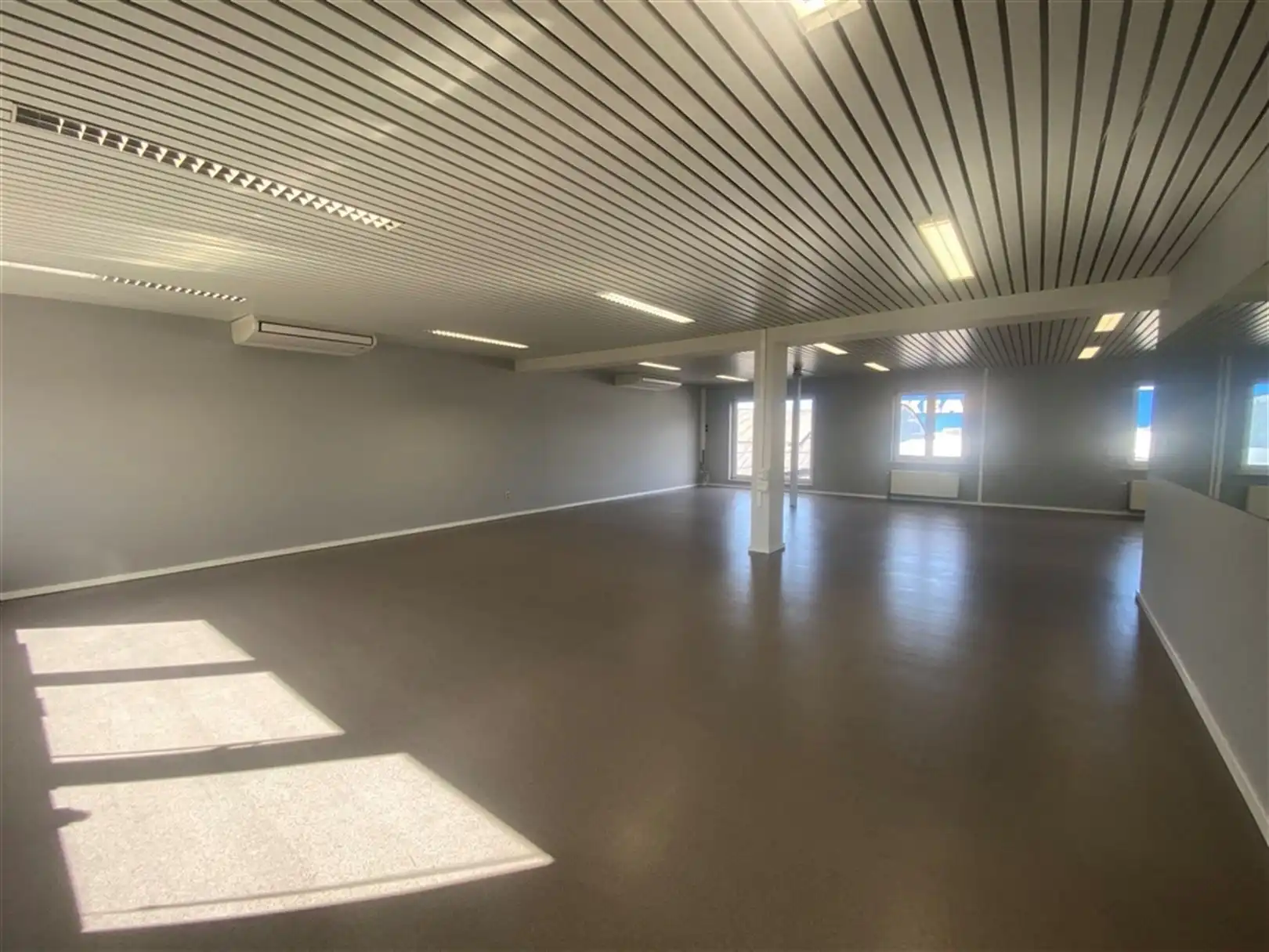 Comfortabele kantoren op zichtlocatie aan het klaverblad in Sint-Denijs-Westrem foto 15