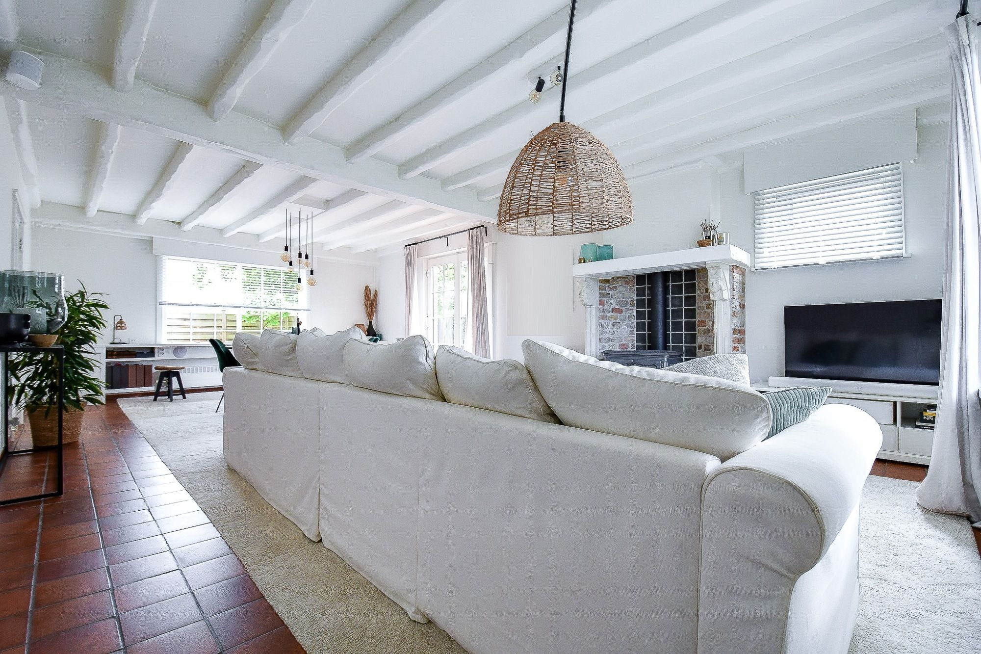 IN EEN GROENE OMGEVING GELEGEN CHARMANTE VILLA met GARAGE & TUIN foto 8