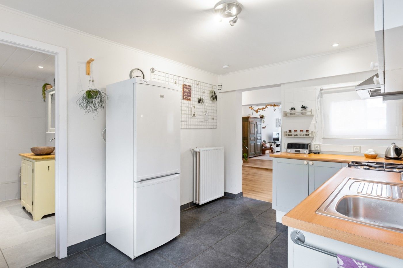 Super charmante, halfopen starterswoning met 2 slpk. en toffe tuin foto 12