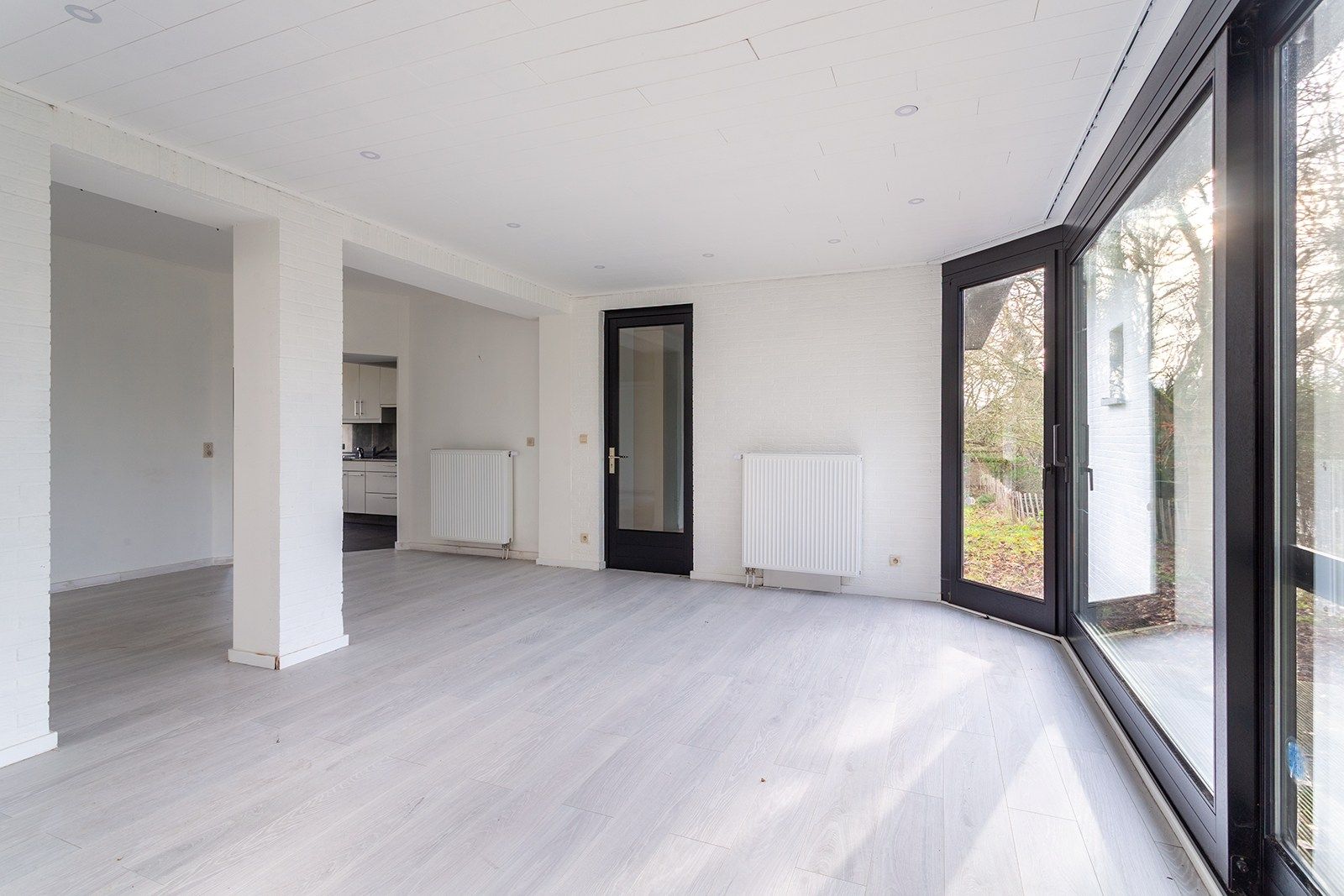 Villa met grote tuin, magazijn én weiland foto 33