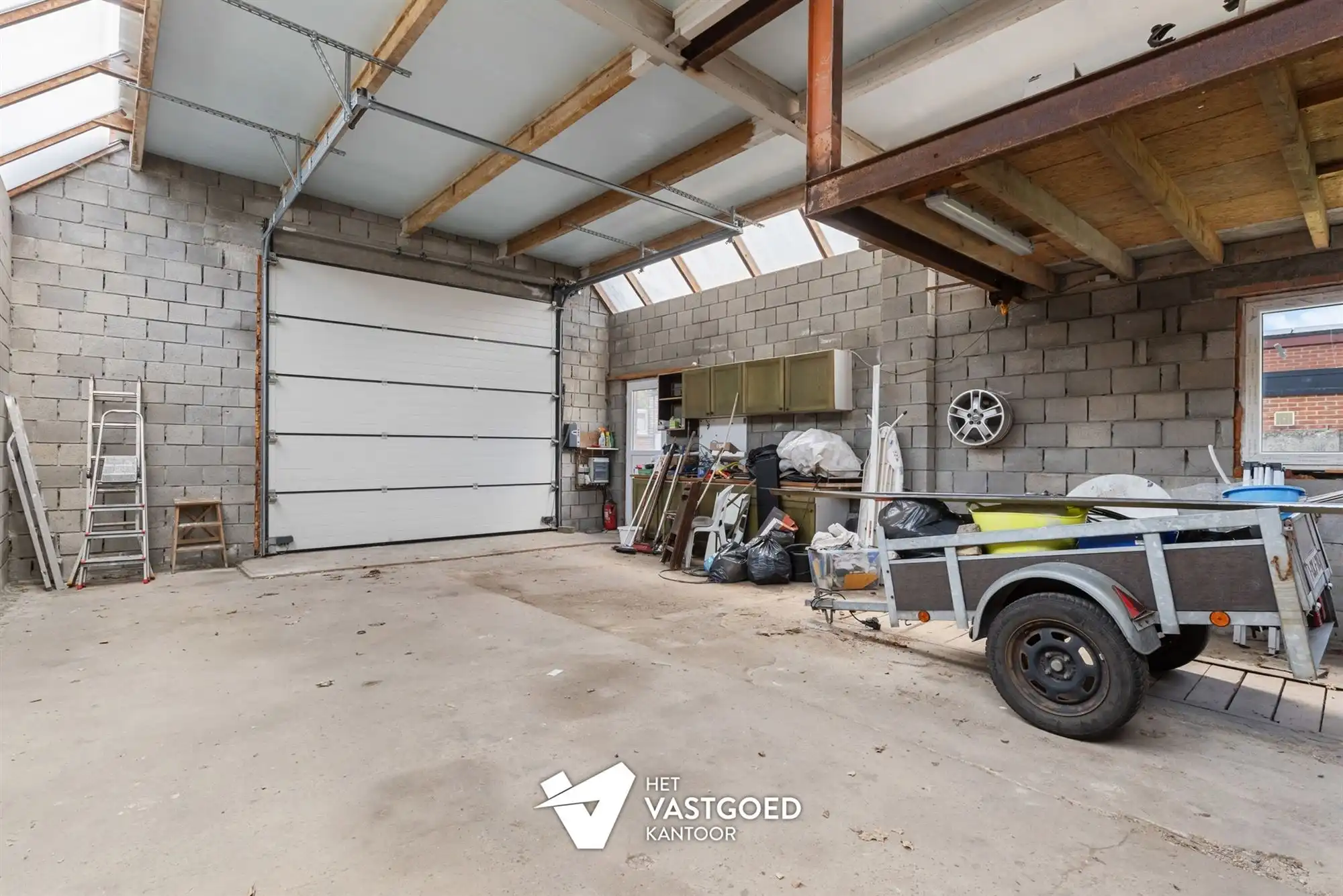 OP TE FRISSEN OPBRENGSTEIGENDOM MET 2 VERSCHILLEDE HUISNUMMERS EN RUIME BIJHORENDE VERGUNDE GARAGE TE HECHTEL foto 27