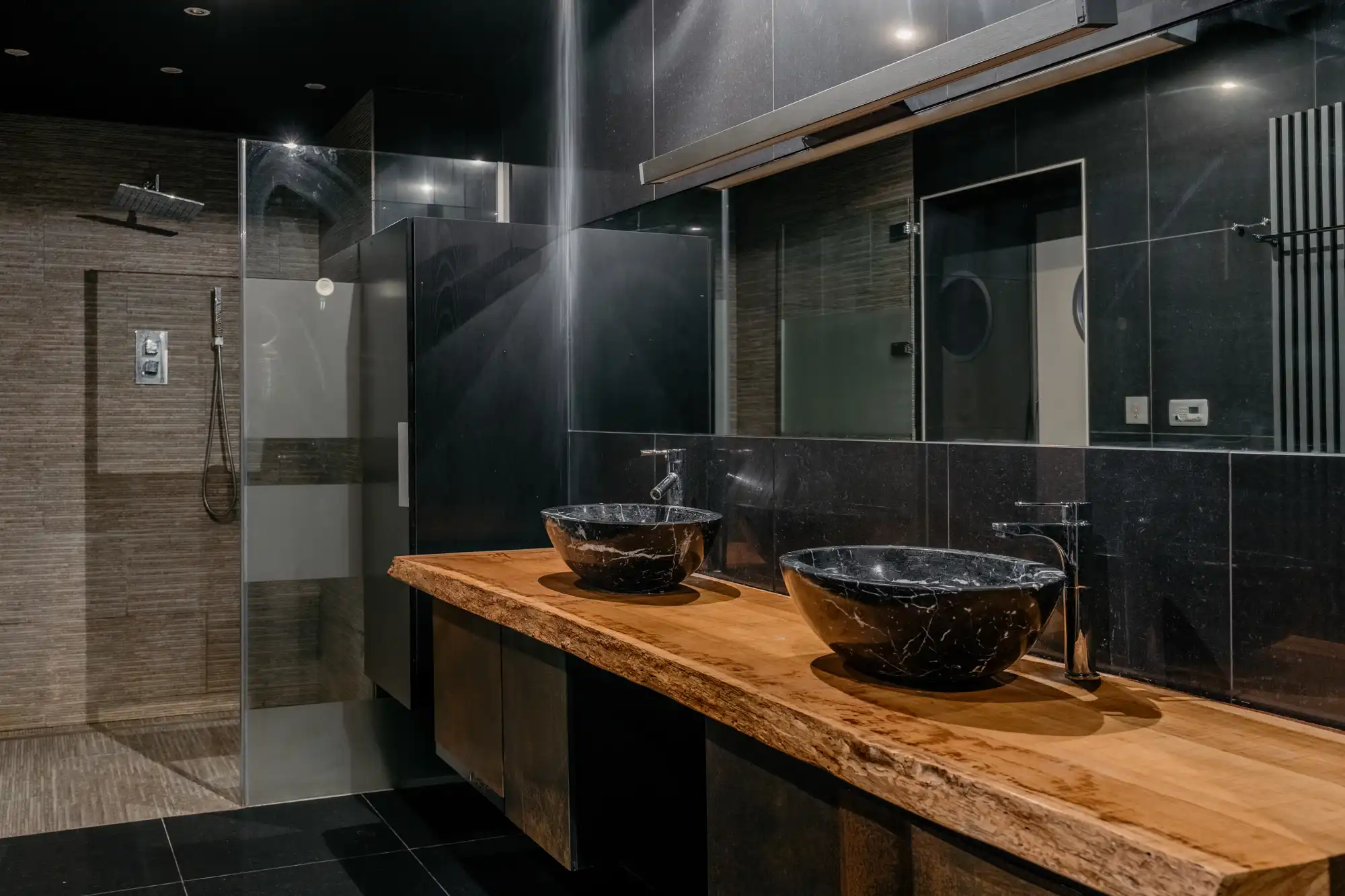 Doornroosje en Zillion in één sprookje: er was eens een appartement met een vijver in een kasteel. foto 16