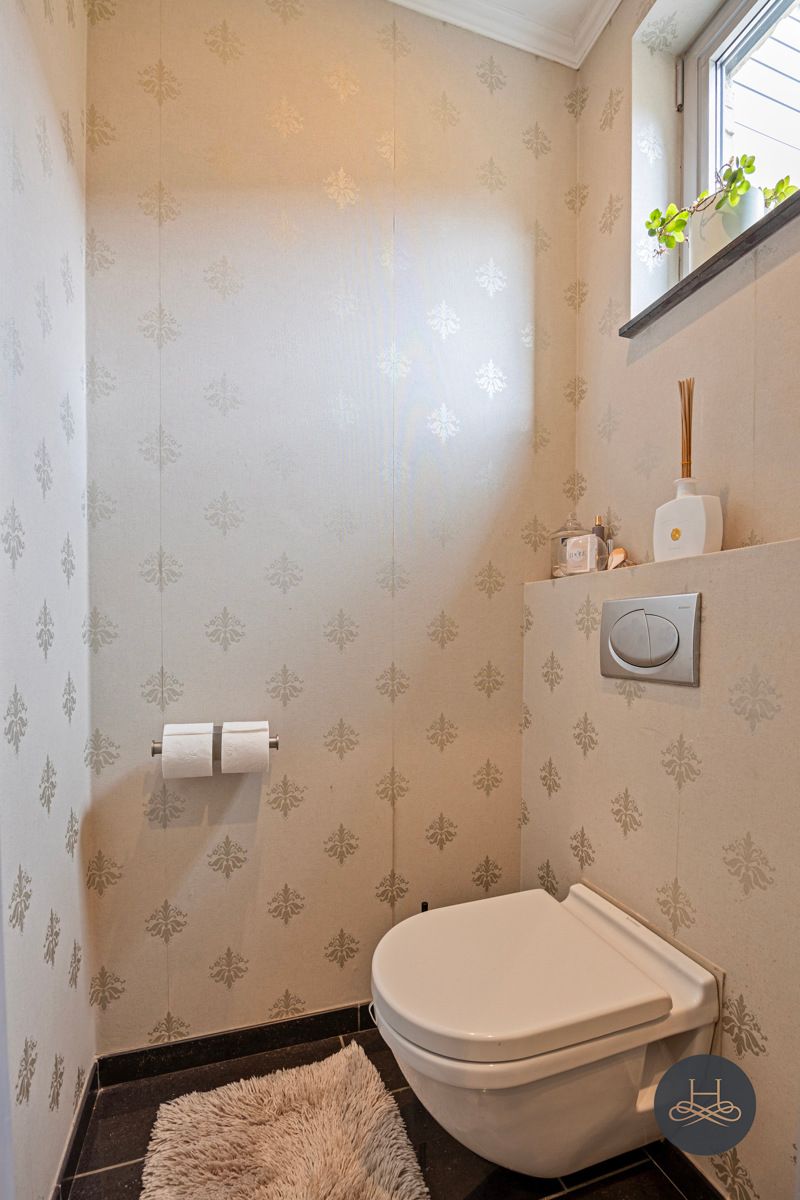 Ruime gezinswoning met zwembad in groene, rustige omgeving foto 35