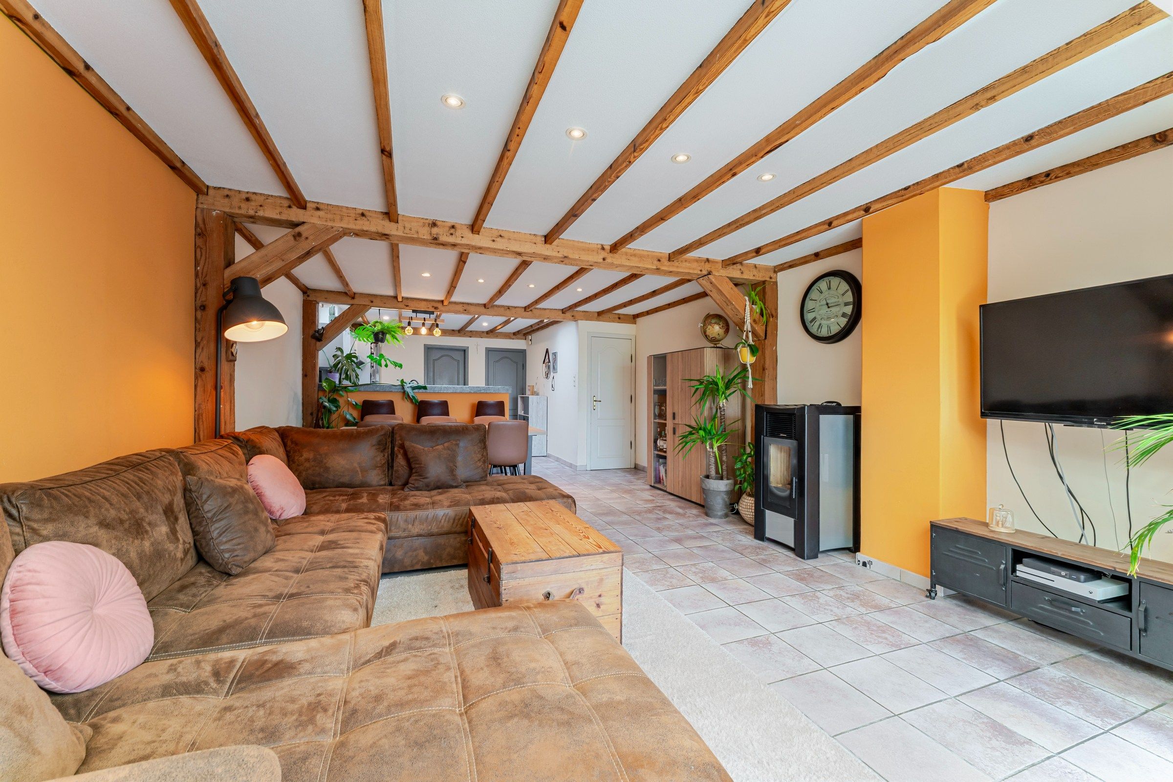 RUIME WONING MET TUIN EN GARAGE foto 5