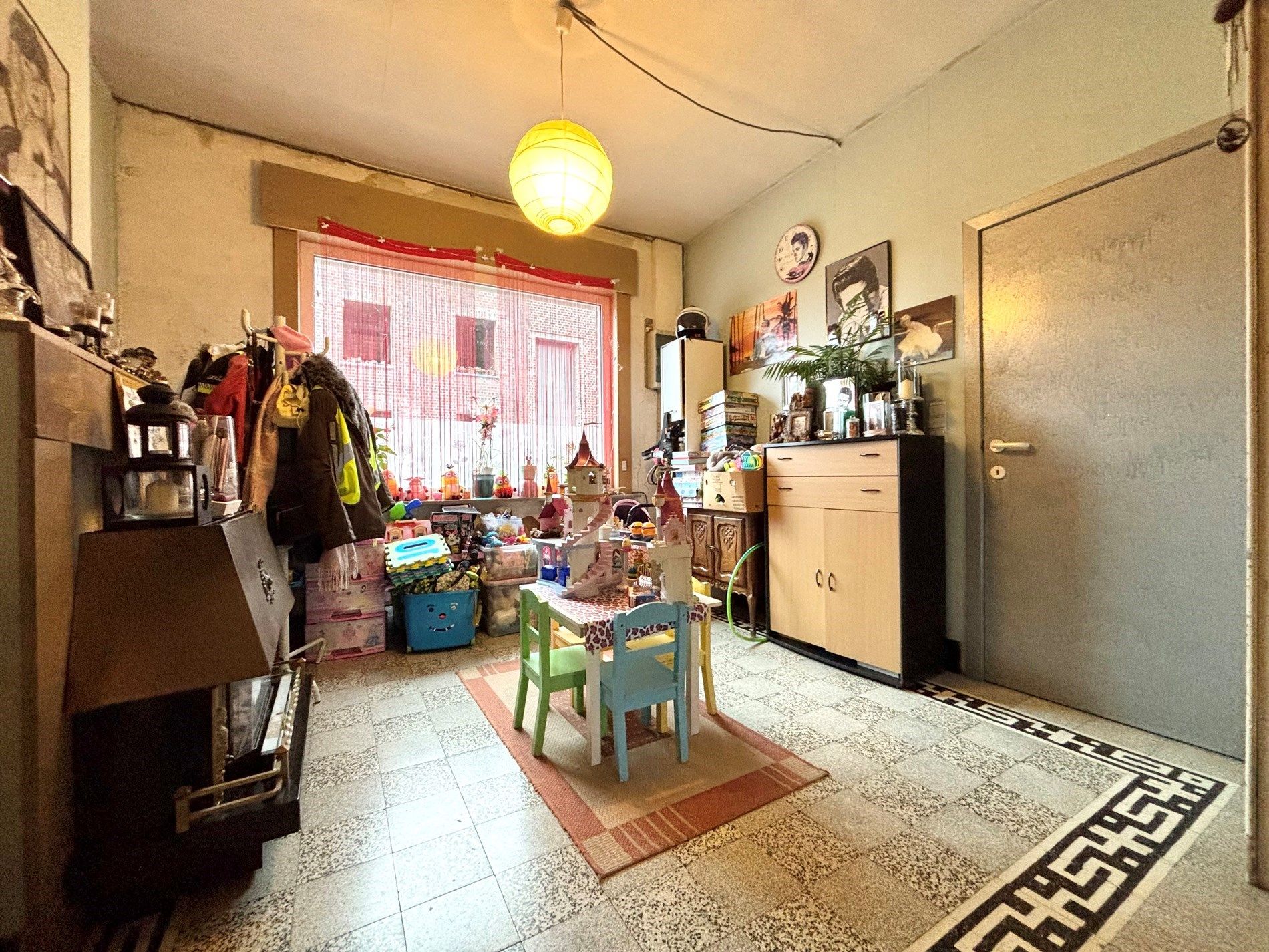 Op te frissen rijwoning met tuin, vernieuwde ramen en geïsoleerd dak. foto 4