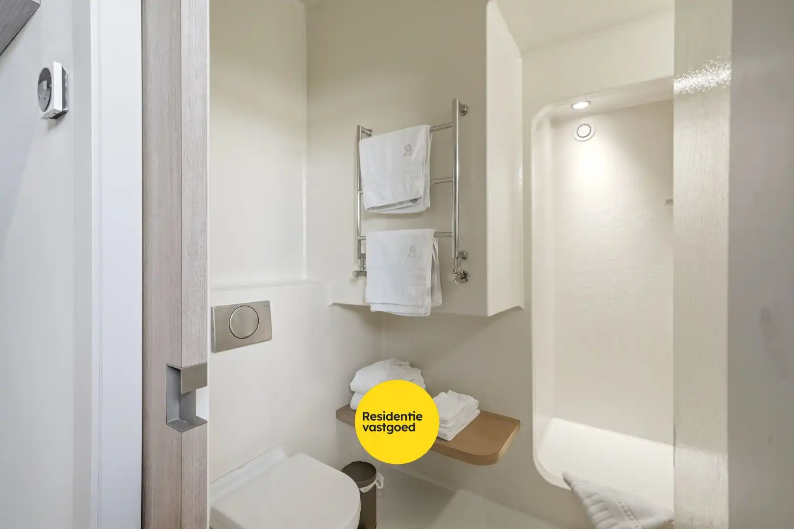 Unieke woonboot met B&B en vergunde ligplaats in Plassendale foto 29