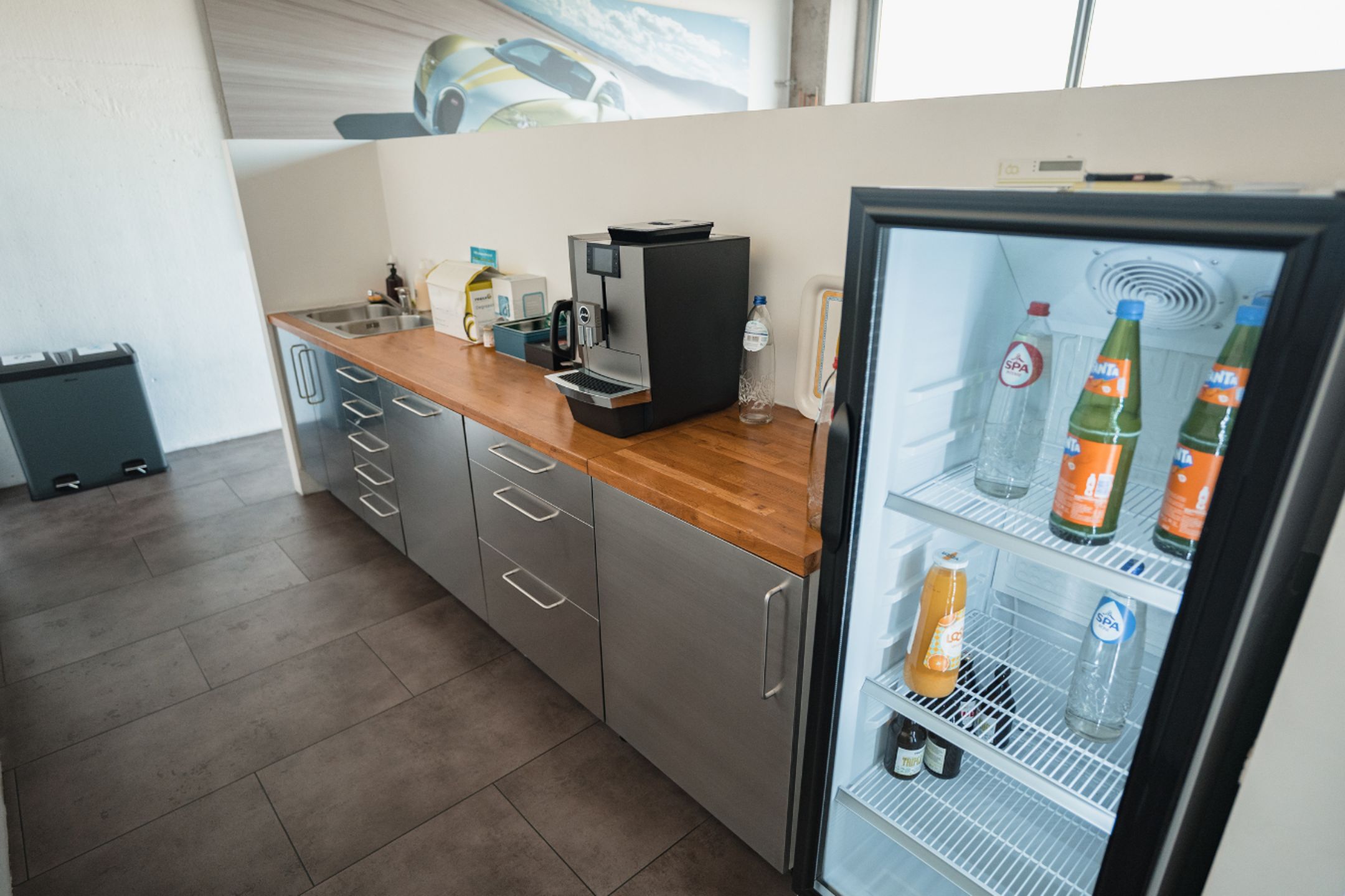 Modern bedrijfsgebouw langs E17 in Zwijndrecht foto 31