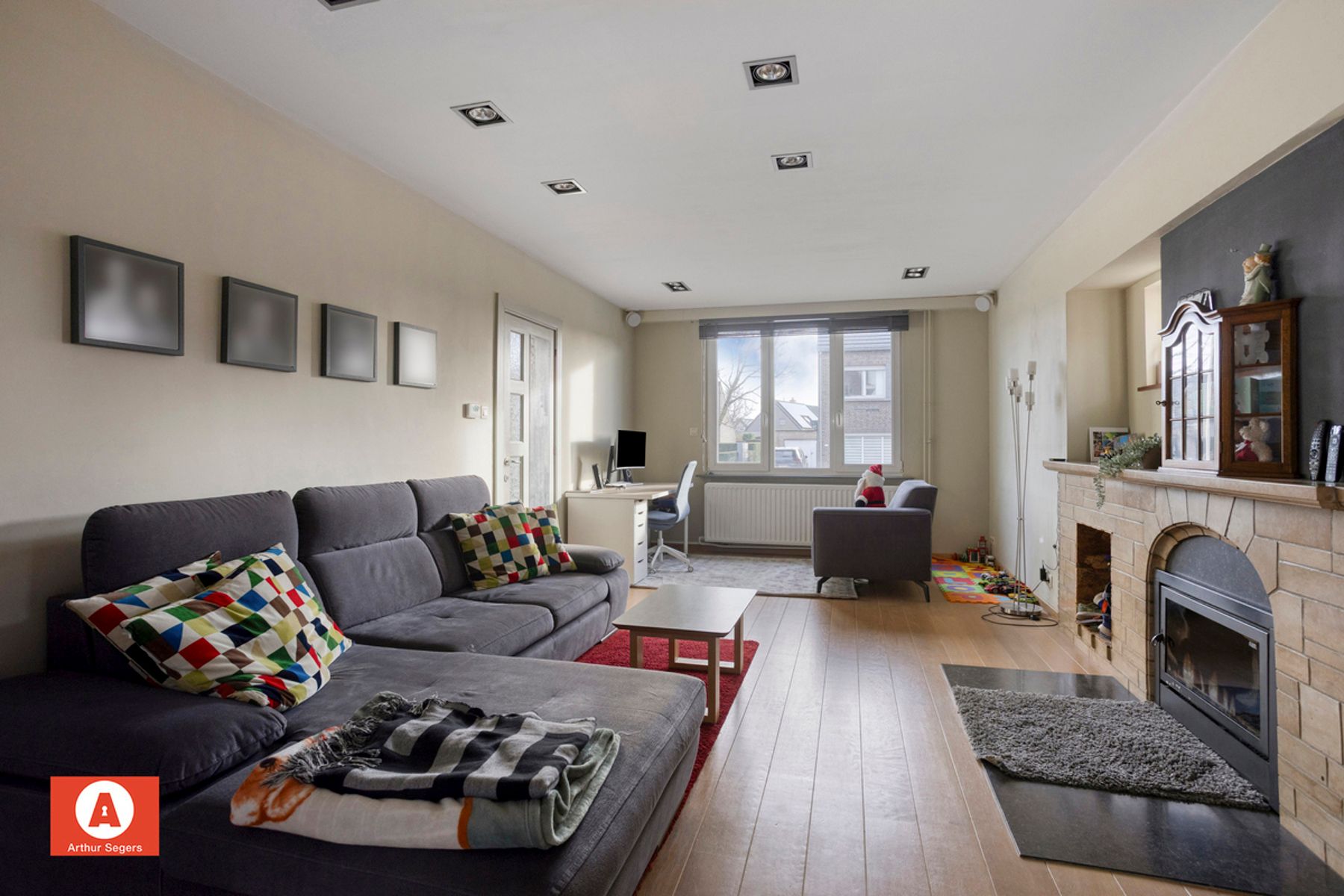 Karaktervolle open bebouwing met 5 slaapkamers en bureau foto 5