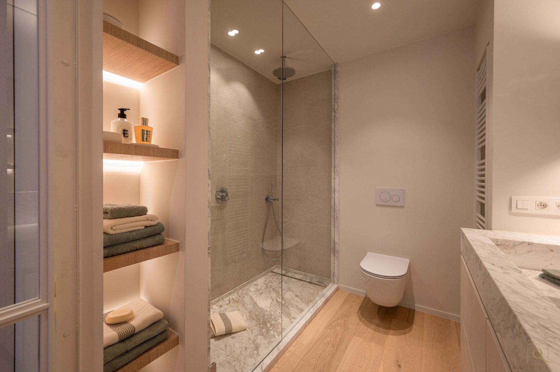 Luxueus afgewerkt appartement met zuid-west oriëntatie gelegen vlakbij de Lippenslaan en de Zeedijk. Inpandige parking te koop foto 16