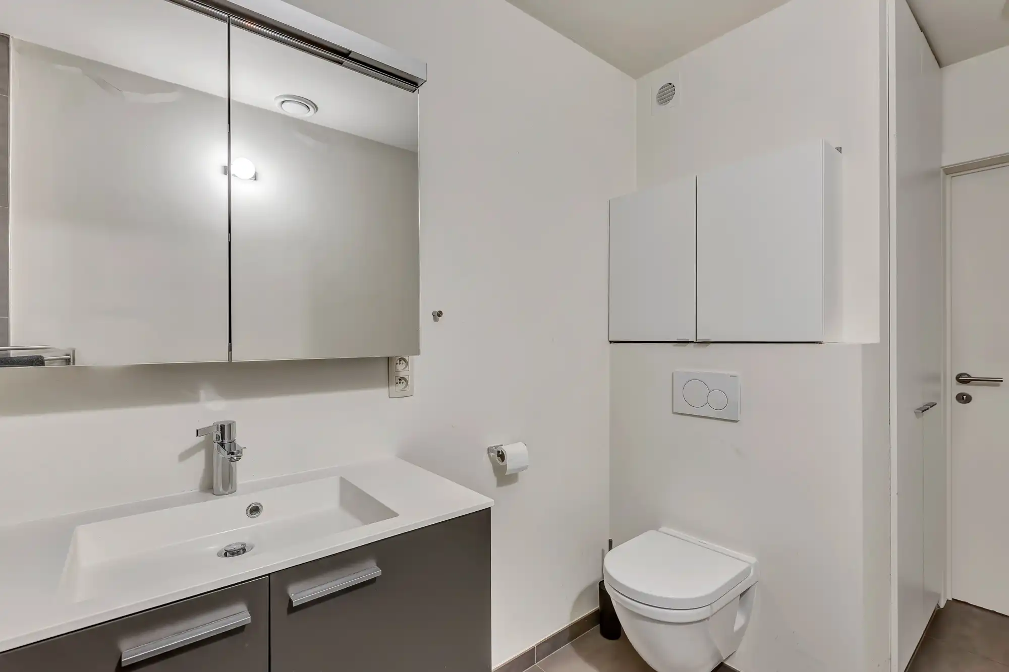 2-slaapkamer appartement met ruim terras foto 8