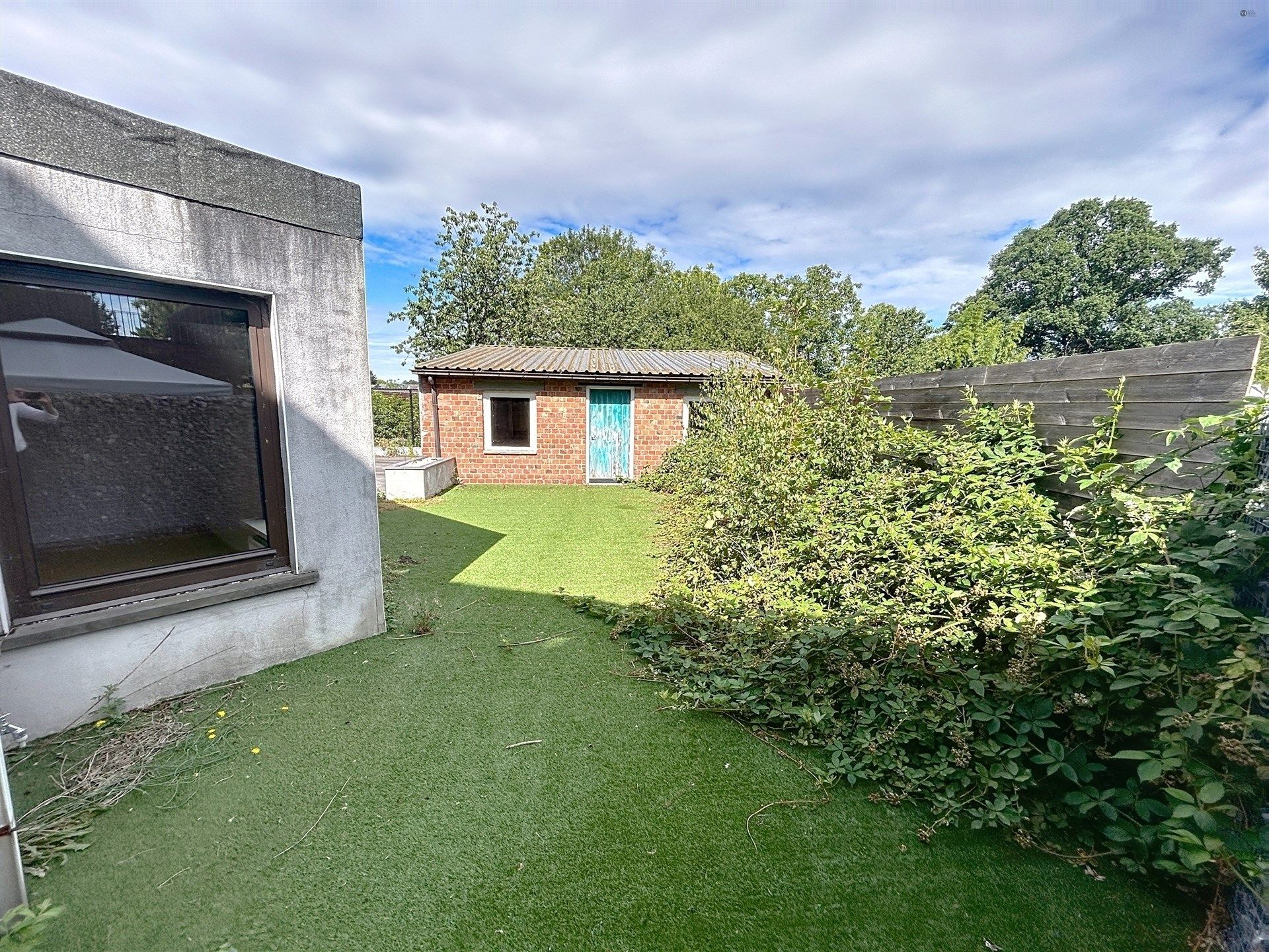 Ruime woning met 4 slp en bijgebouw (40m²) op perceel van 290m² foto 8