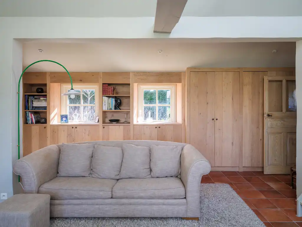 Karaktervolle hoeve met 5 slaapkamers en 4 badkamers, discreet gelegen op de tweede bouwlijn in een groene omgeving. foto 24