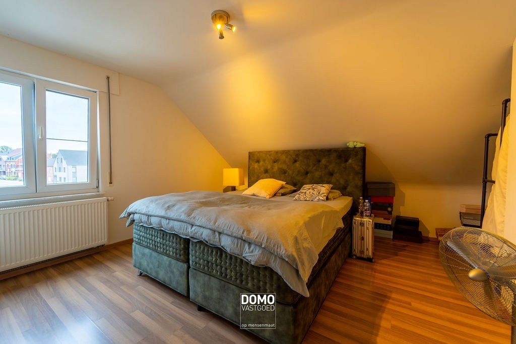 INSTAPKLAAR DUPLEXAPPARTEMENT MET TERRAS EN AUTOSTANDPLAATS IN HEUSDEN-ZOLDER foto 9