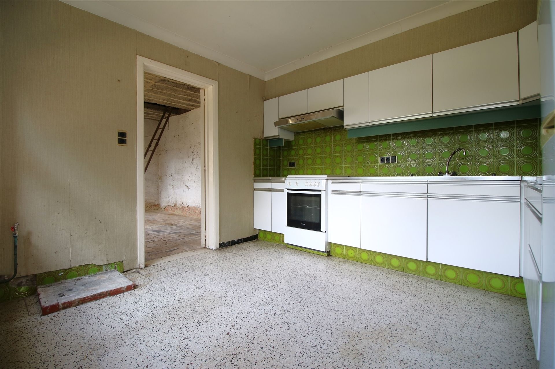 Te renoveren woning HOB in rustige straat foto 8