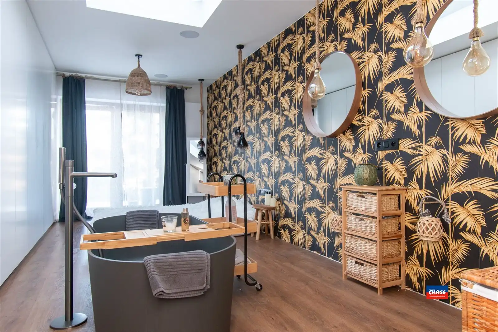 Bel-étage met 4 slaapkamers, 2 badkamers, kantoorruimte, garage en tuin. foto 9