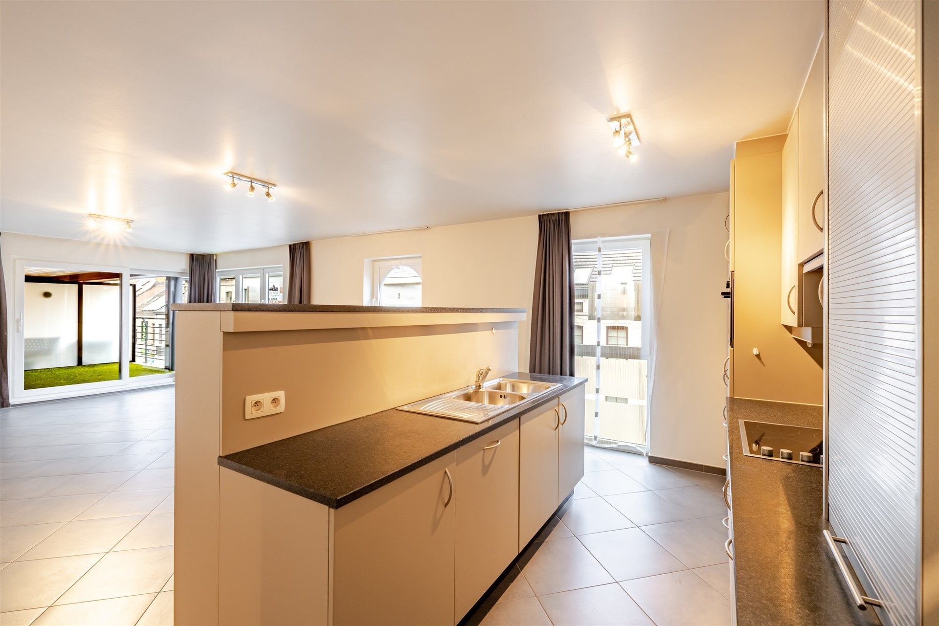 Ruim appartement met twee slaapkamers in het centrum van Aalst foto 8