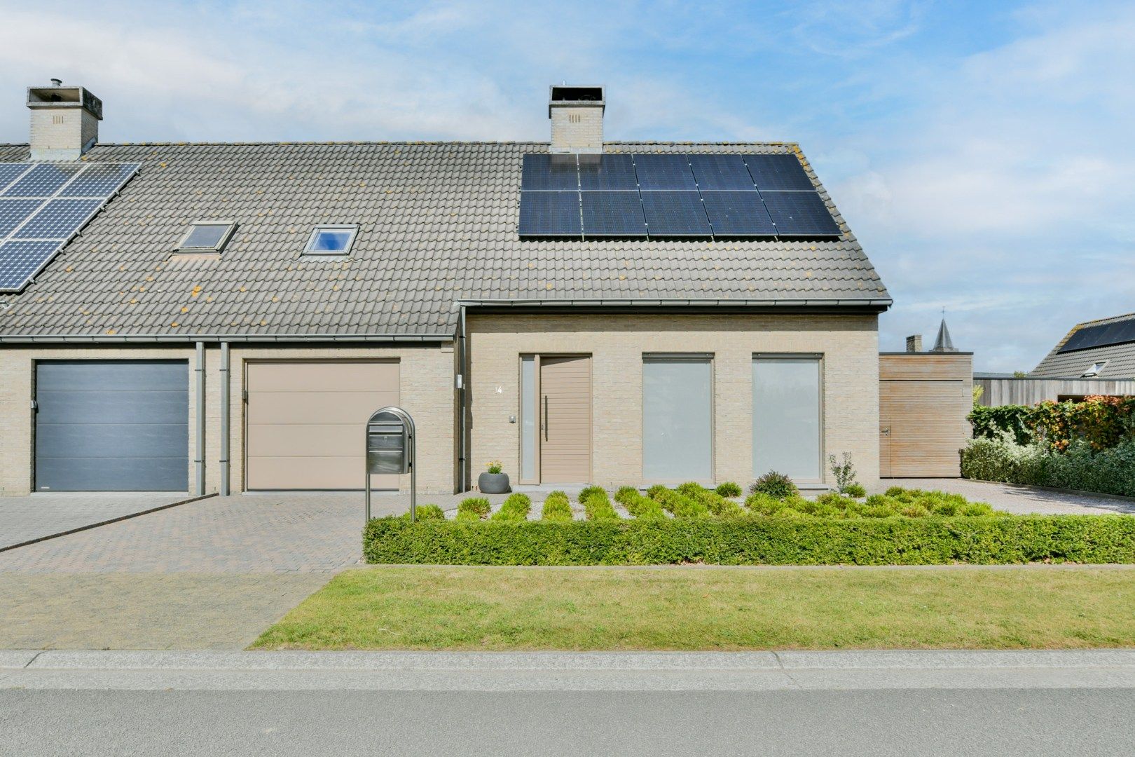 Prachtig onderhouden woning in een residentiële buurt foto {{pictureIndex}}