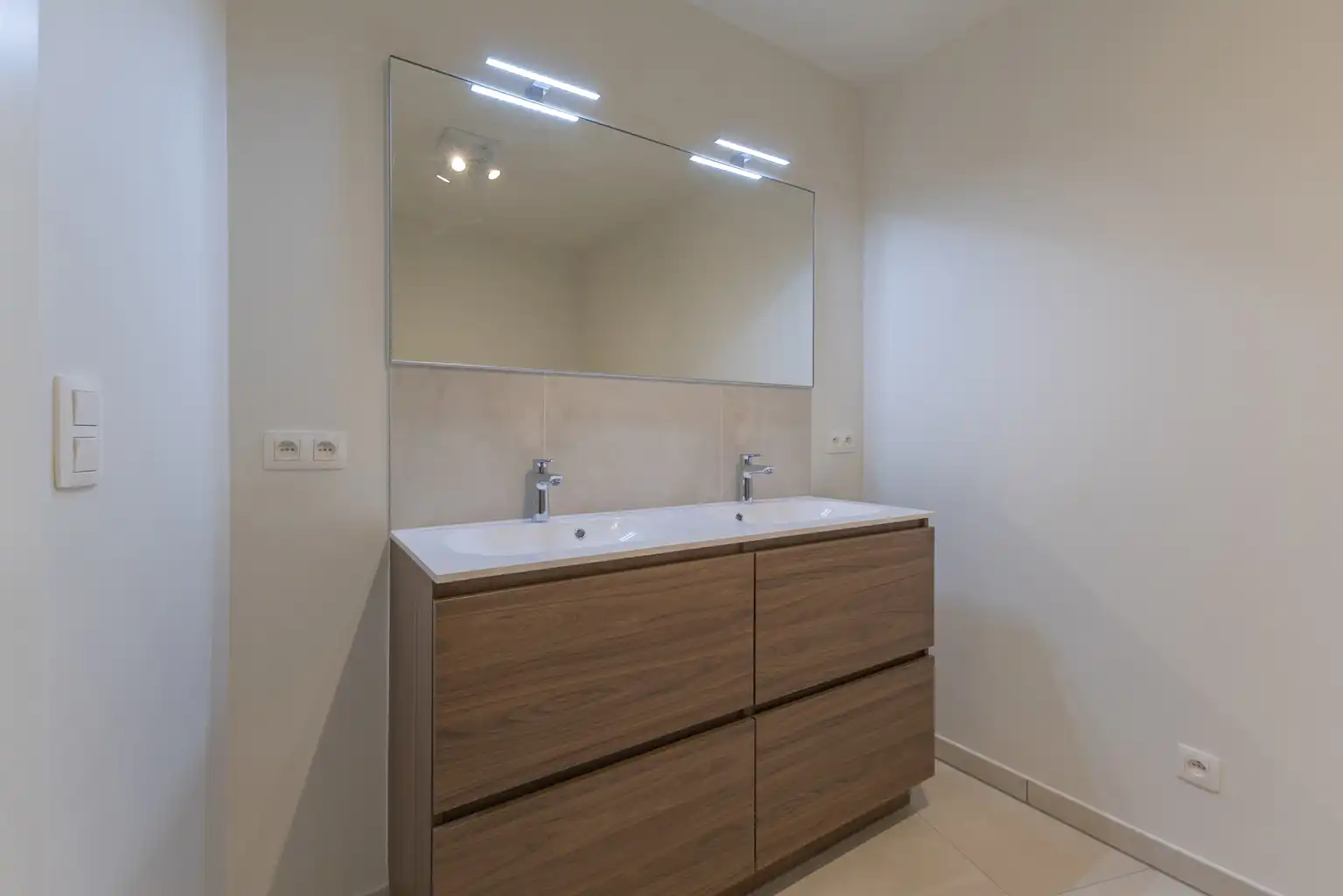 Nieuwbouwappartement met 2 slpks, bureau, kelder en terras foto 7