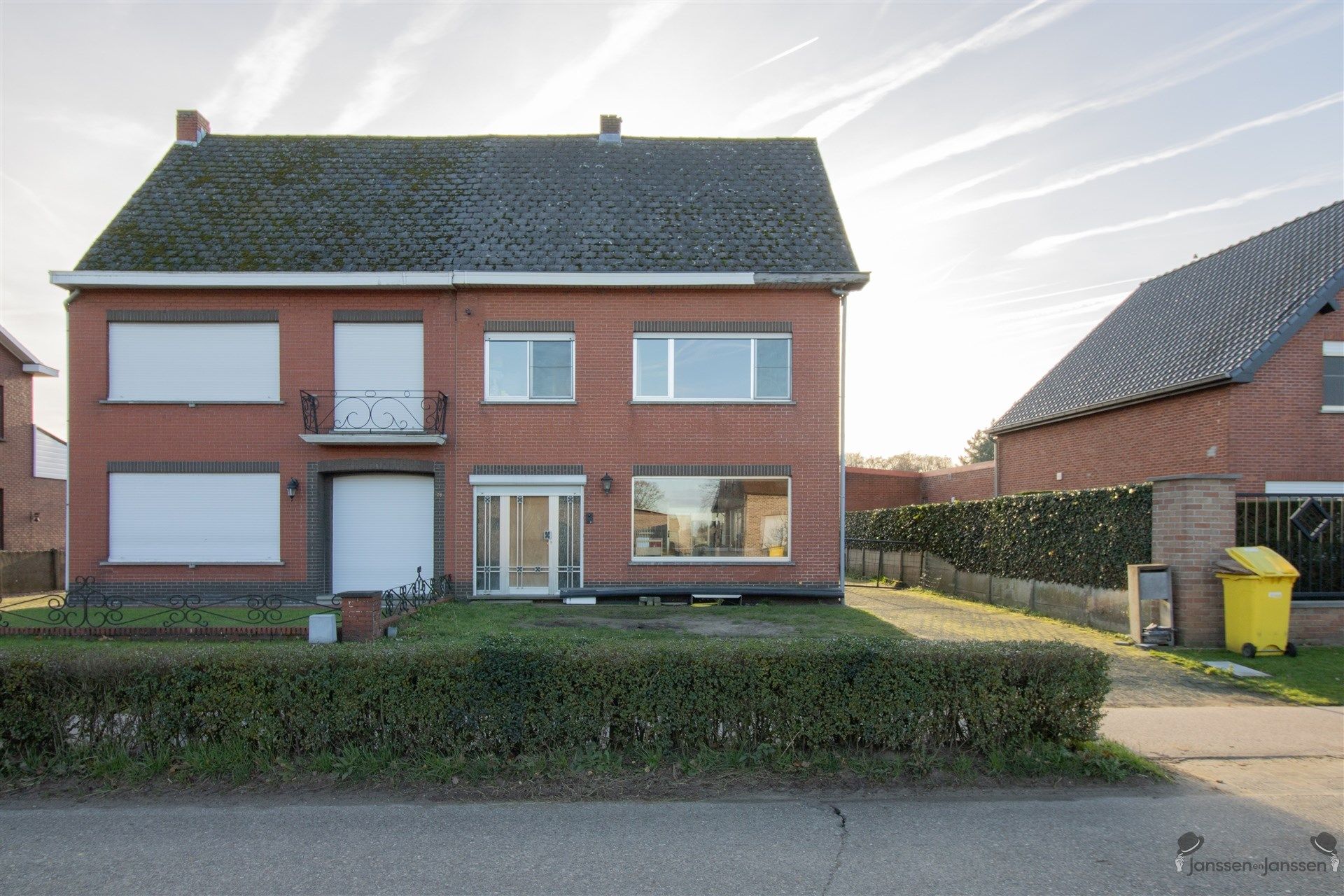 Hoofdfoto van de publicatie: Op te frissen woning met min. 3 slaapkamers op 645 m²