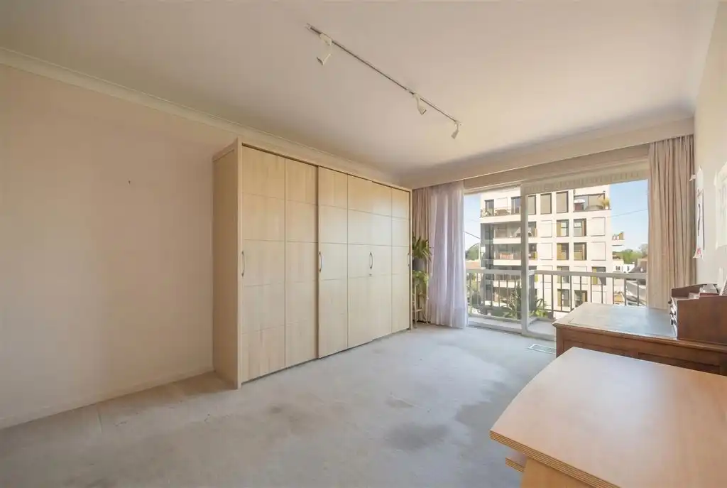 Ruim appartement boven het groen in Deurne-Zuid foto 14