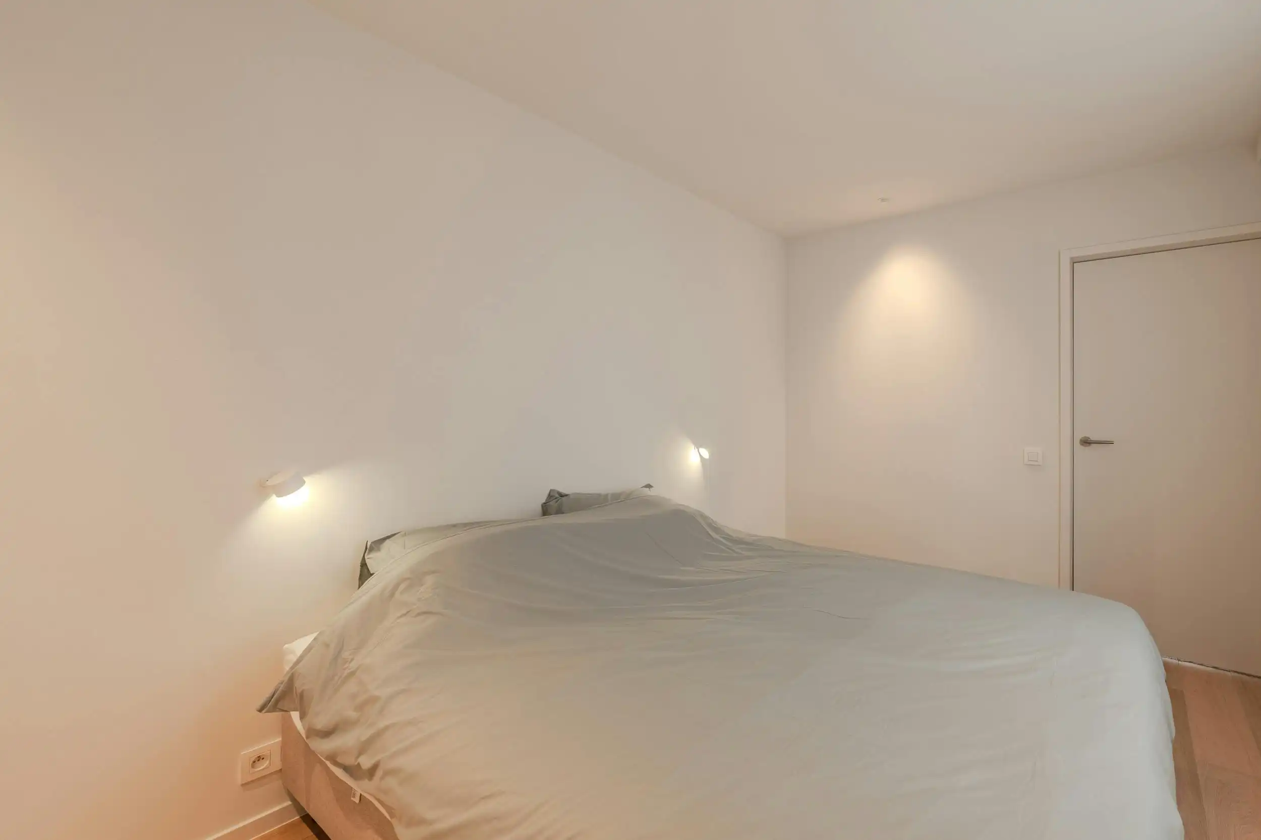 Luxueus gerenoveerd 2-slaapkamerappartement te Oostende foto 16