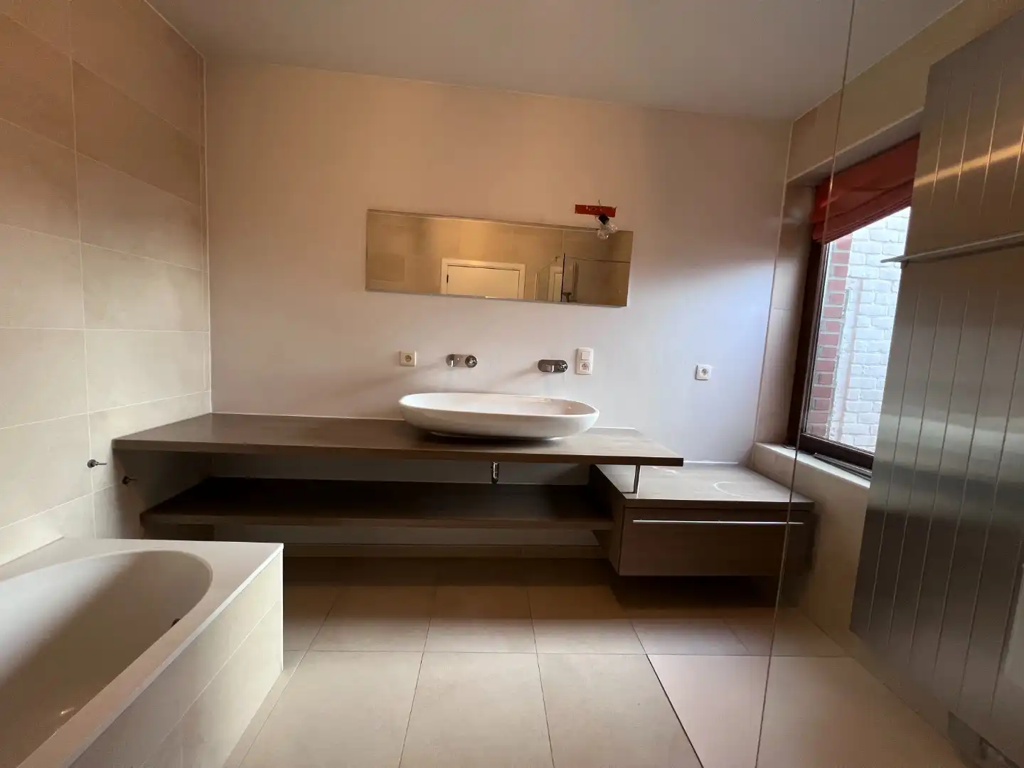 Ruime en lichtrijke woning met tuin te huur in Zomergem foto 16