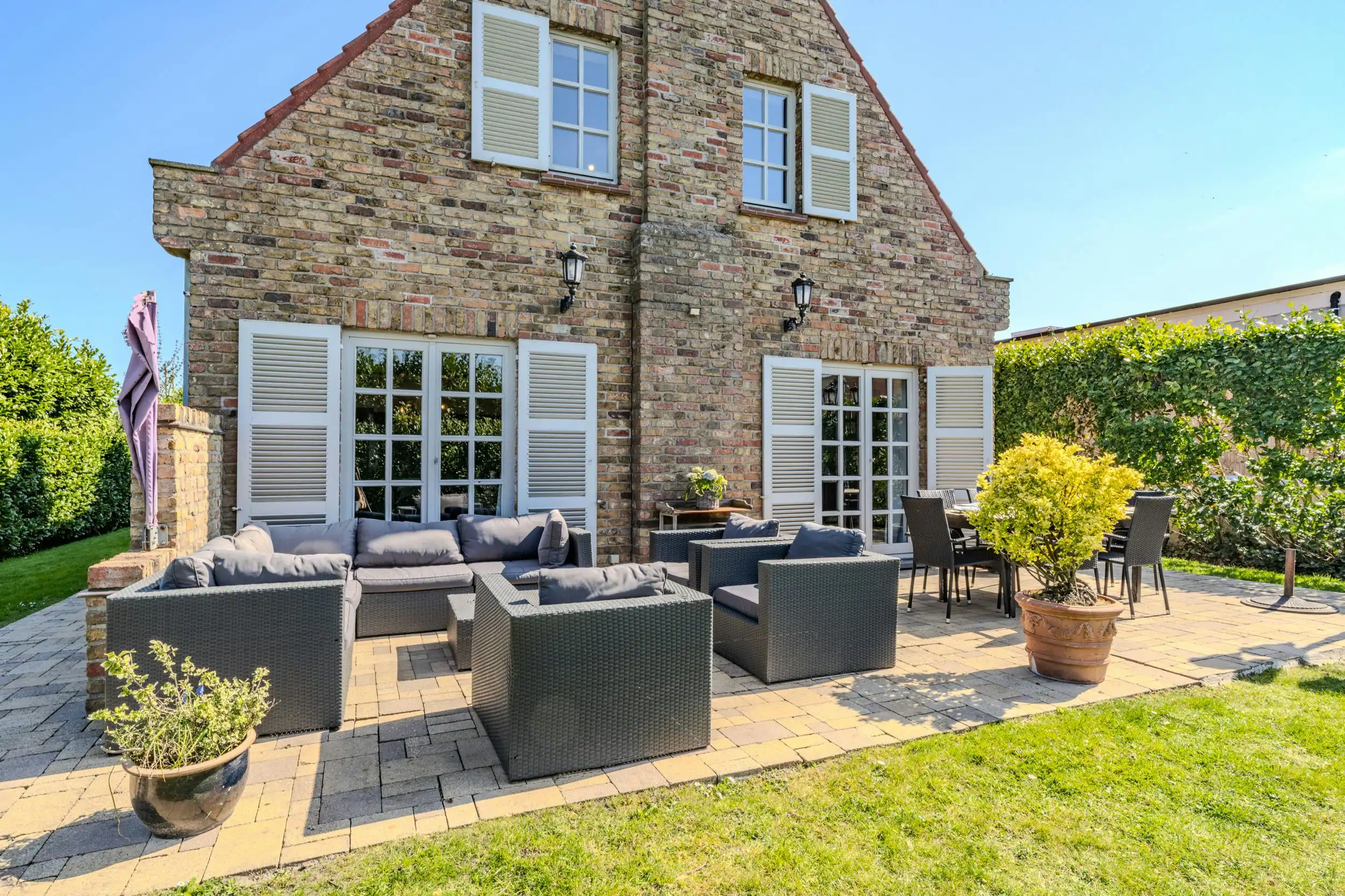 Hoofdfoto van de publicatie: Magnifieke villa met zuidgerichte tuin te Stene - Oostende