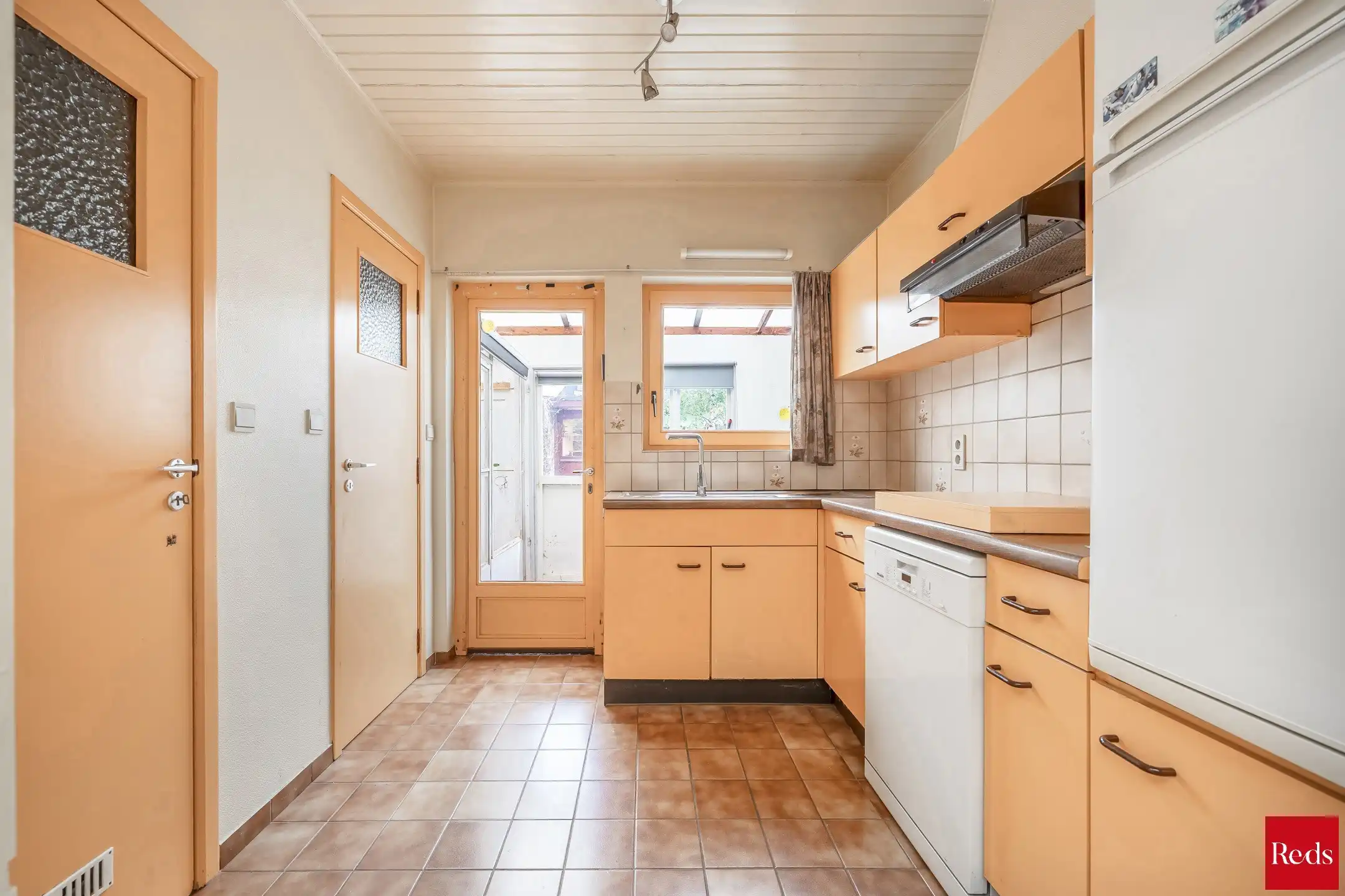 te renoveren woning met 3 ruime slaapkamers , garage en tuin foto 6
