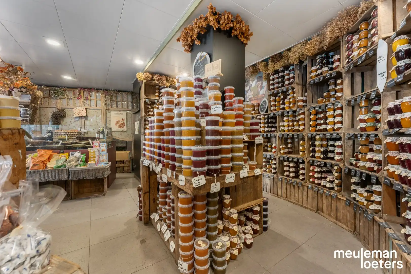 uiterst commercieel gelegen handelspand met ruime woonst foto 5