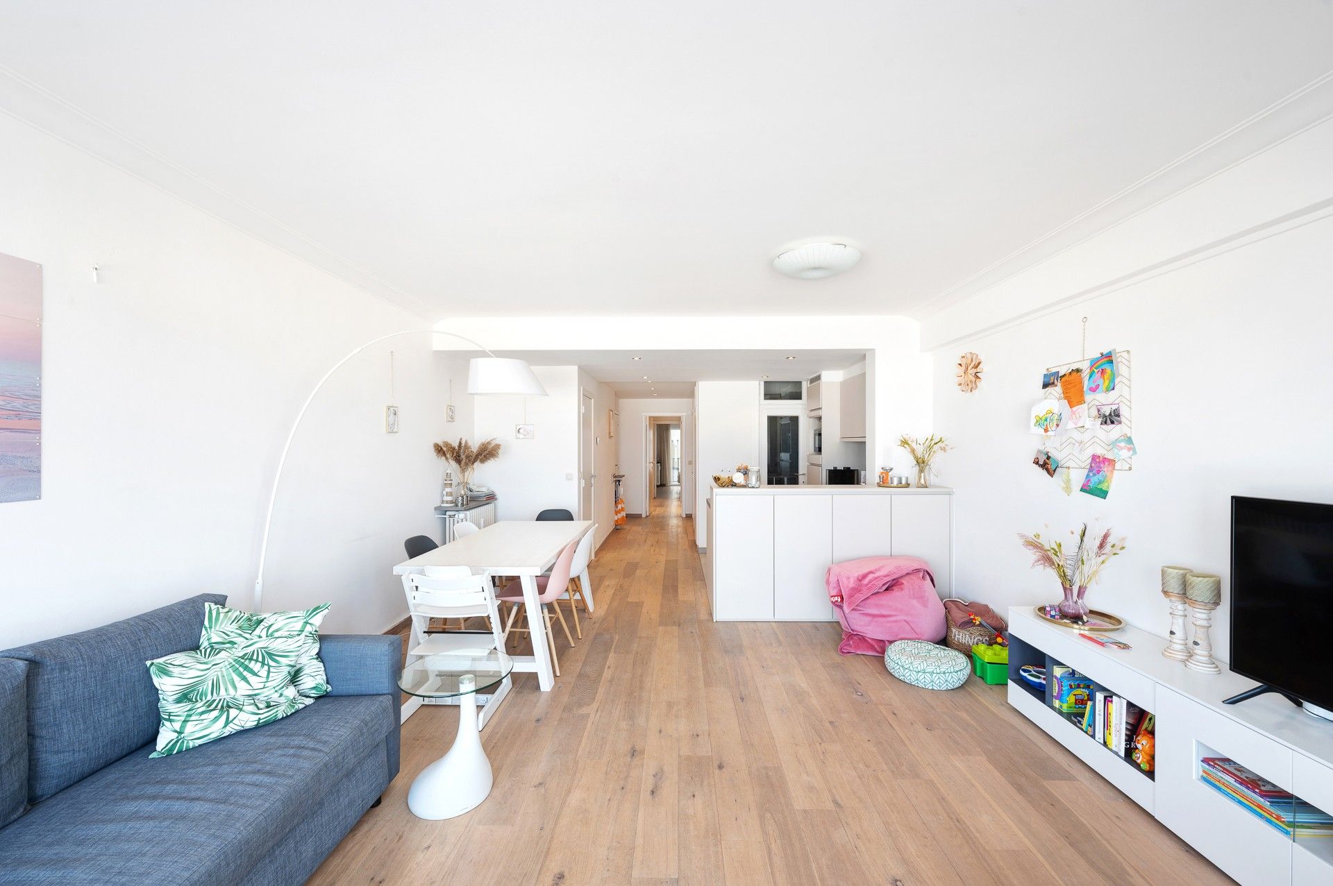 Instapklaar appartement met frontaal zeezicht nabij Casino foto 5