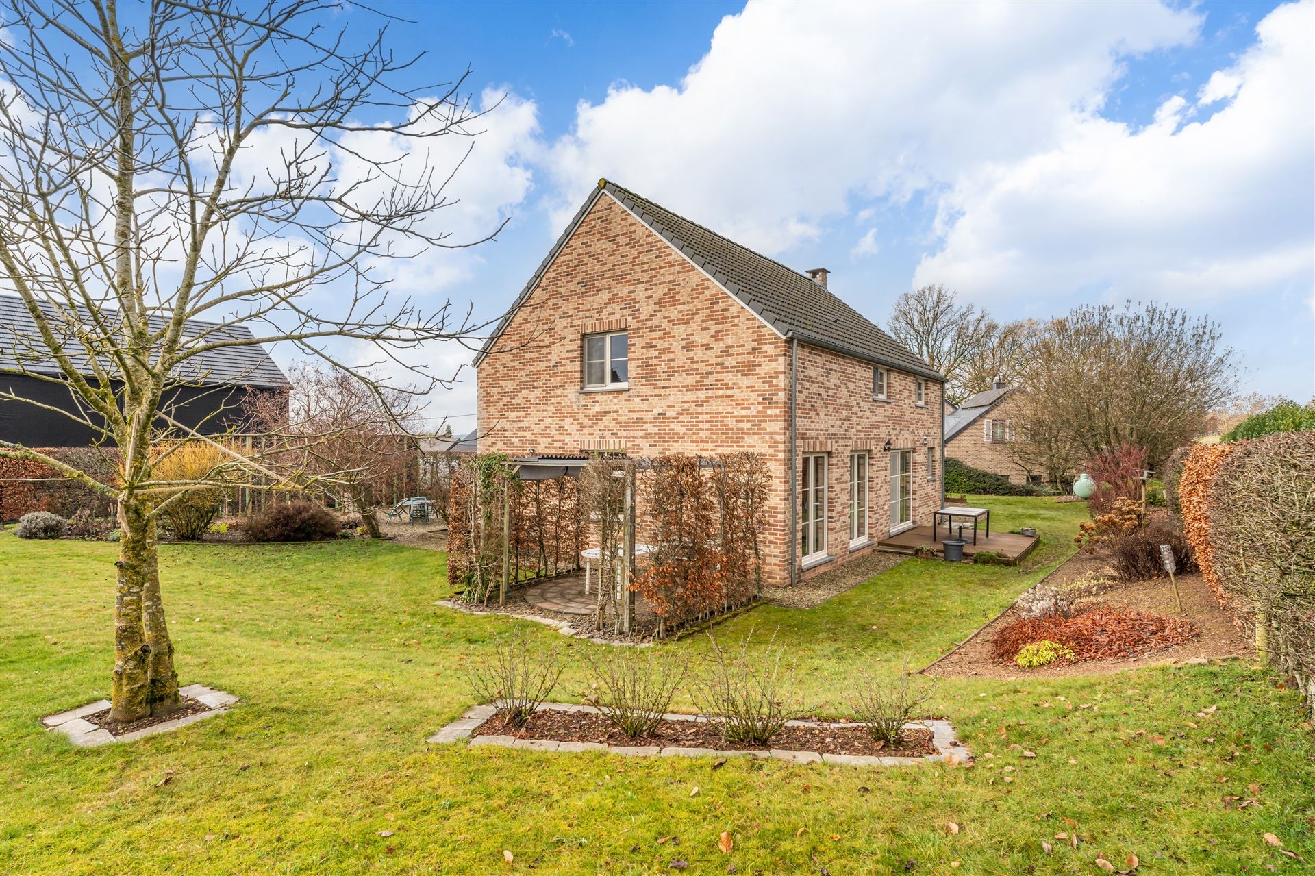 Eengezinswoning in open bebouwing met tuin. foto 4