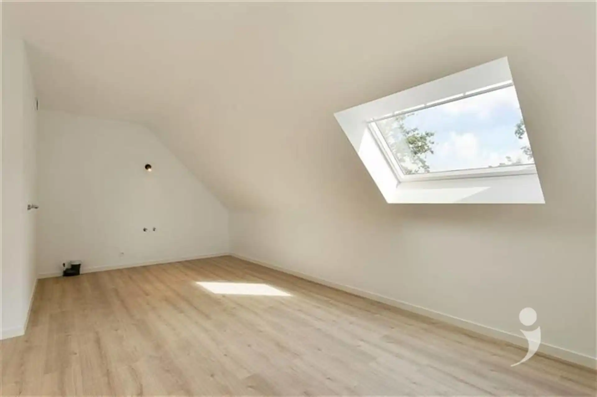 Moderne, halfopen BEN woning in groene, rustige omgeving foto 18