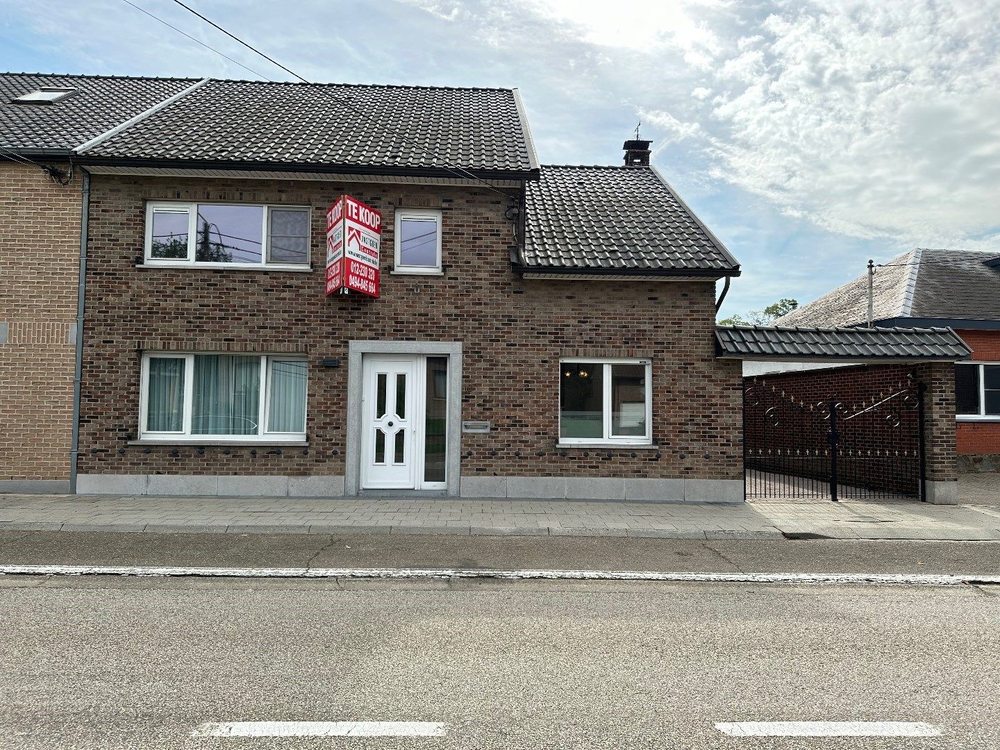 Ruime woning met tuin, terras, garage en 3 slaapkamers foto {{pictureIndex}}