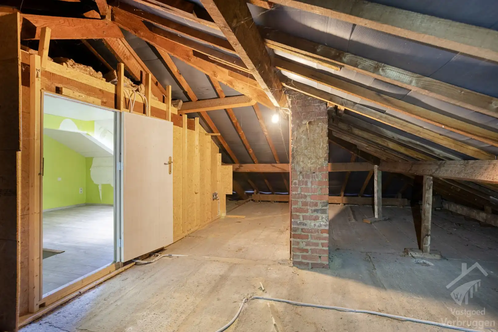 Volledig onderkelderde bungalow te koop op groot perceel foto 11