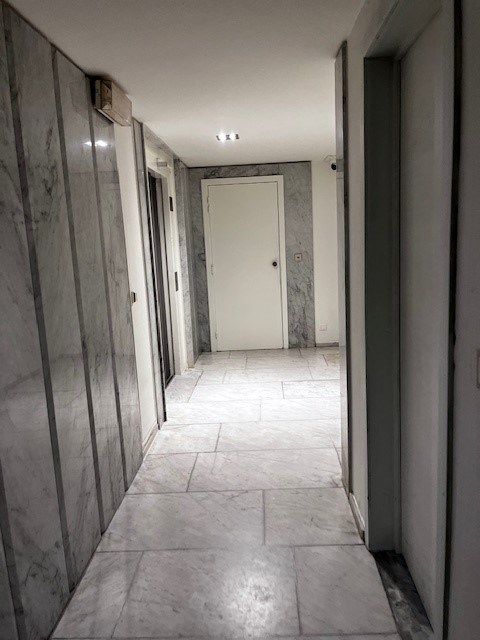 Ruim bemeubelde studio te koop in residentie Hypos II, Oostende foto 11