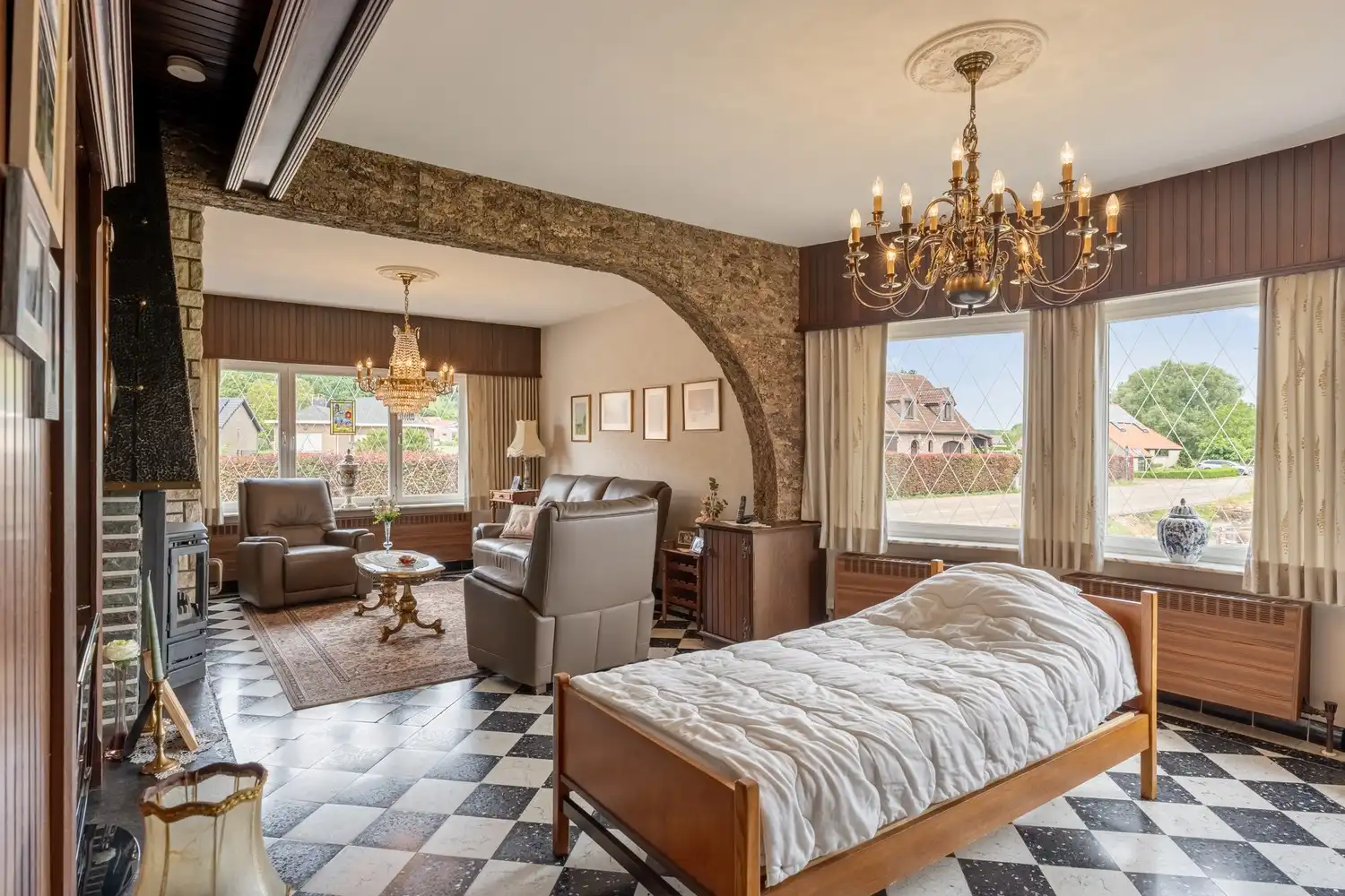 Te renoveren woning met 3 slaapkamers (en afgewerkte zolderkamer) op een perceel van 7 are 5 centiare te Gelrode. foto 6