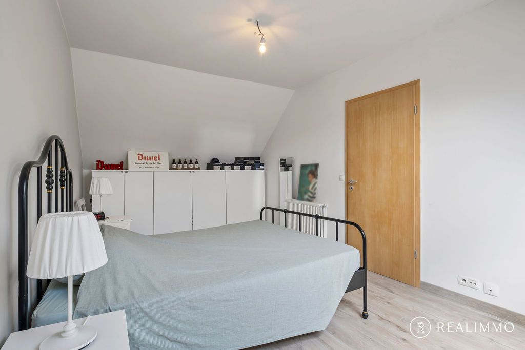 Recente halfopen woning in rustige straat! foto 10