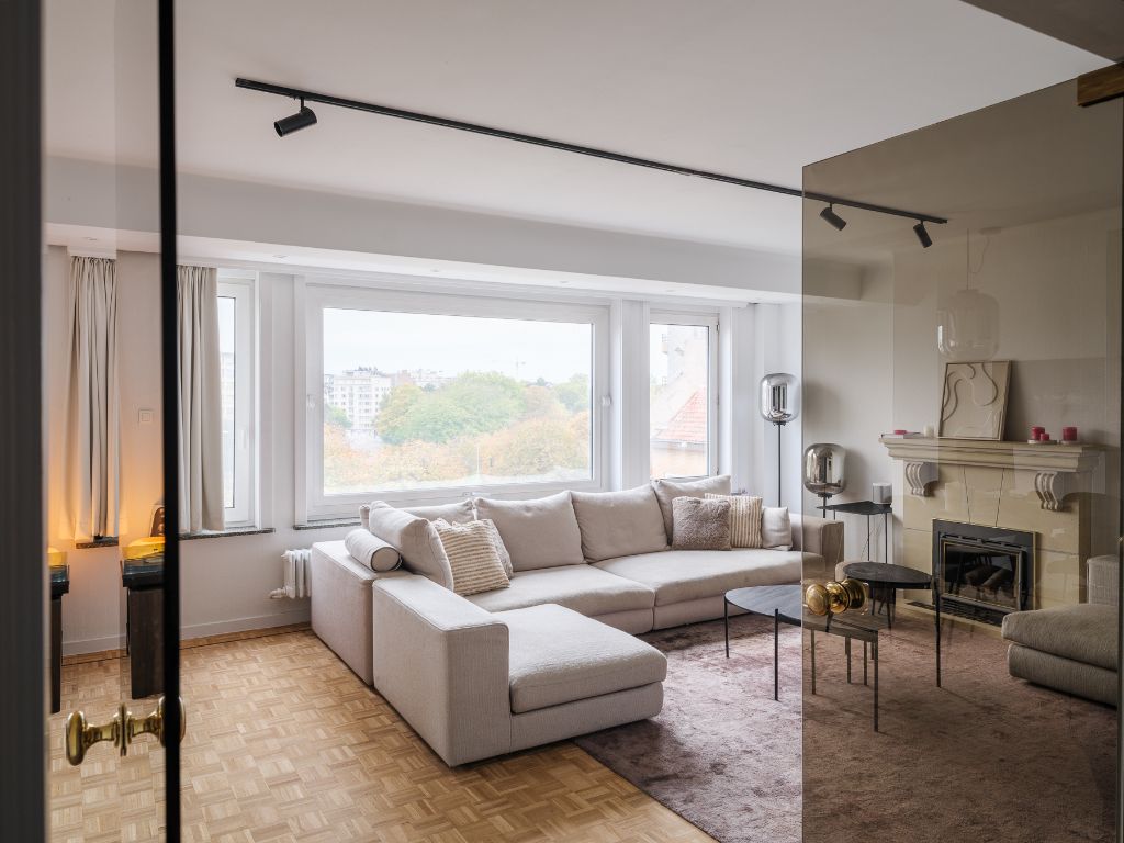 Uniek hoekappartement in een iconisch sixties-gebouw met terras en breed zicht over het Zuidpark en Gentse torens. foto 6