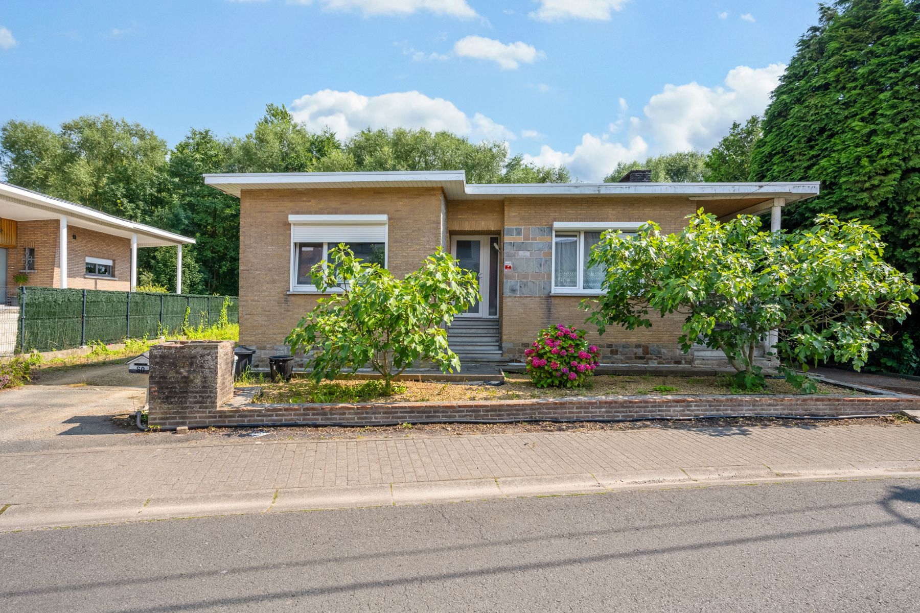 Te renoveren Bungalow volledig onderkelderd foto 1