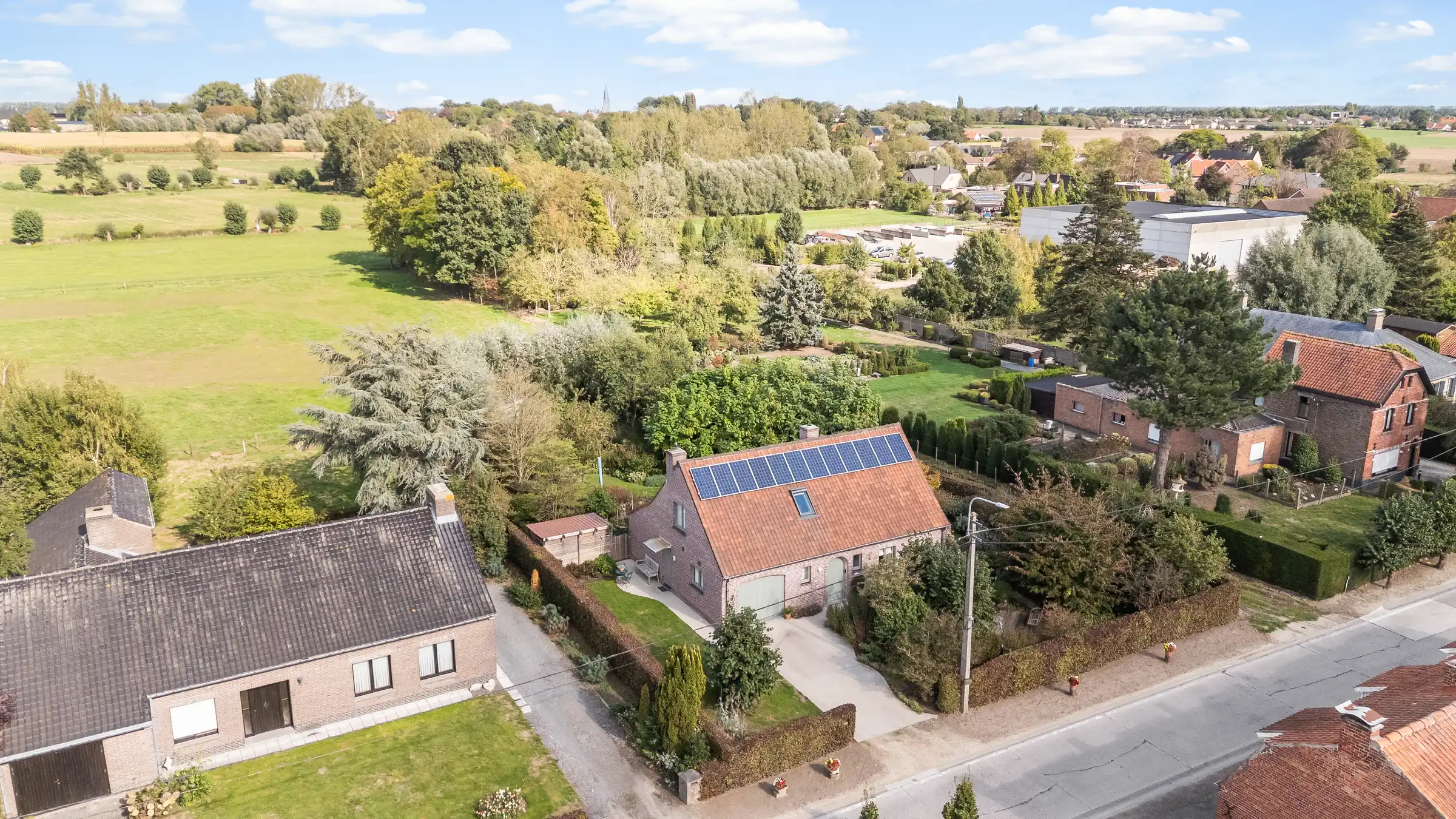 Uitstekend onderhouden woning op 1.267 m² in Lievegem foto {{pictureIndex}}