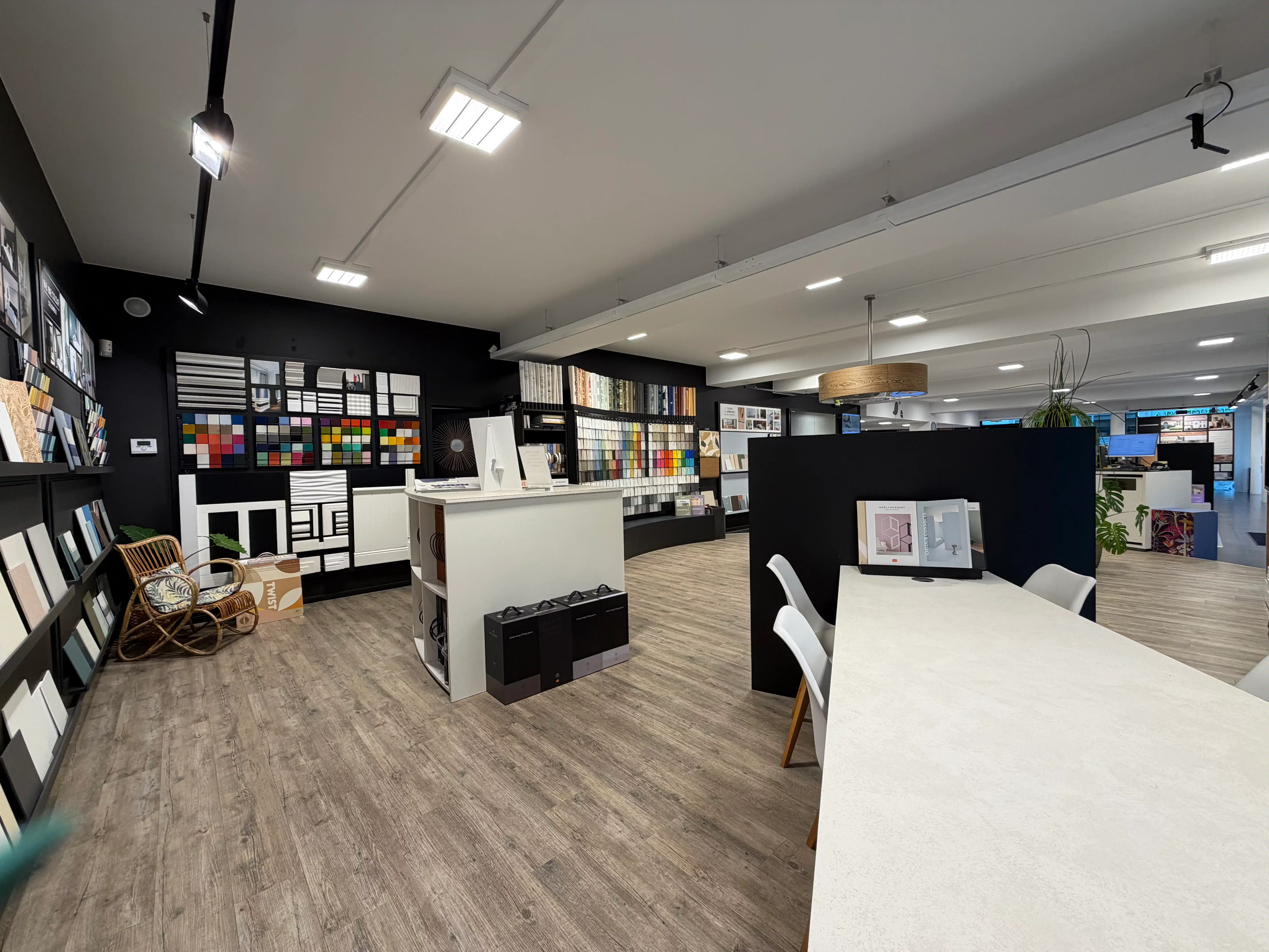 Handelsgelijkvloers 241m² in de Gouden Driehoek foto 4