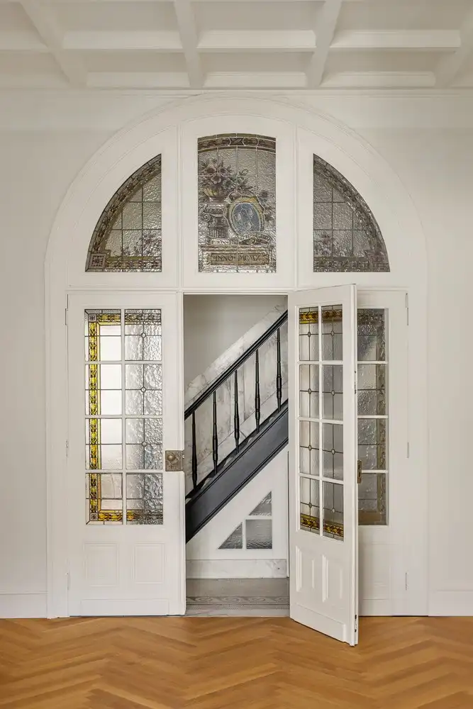 Prestigieuze en totaalgerenoveerde herenwoning (EPC B!) in eclectische stijl met zalige stadstuin op toplocatie aan de Jan Van Rijswijcklaan foto 16