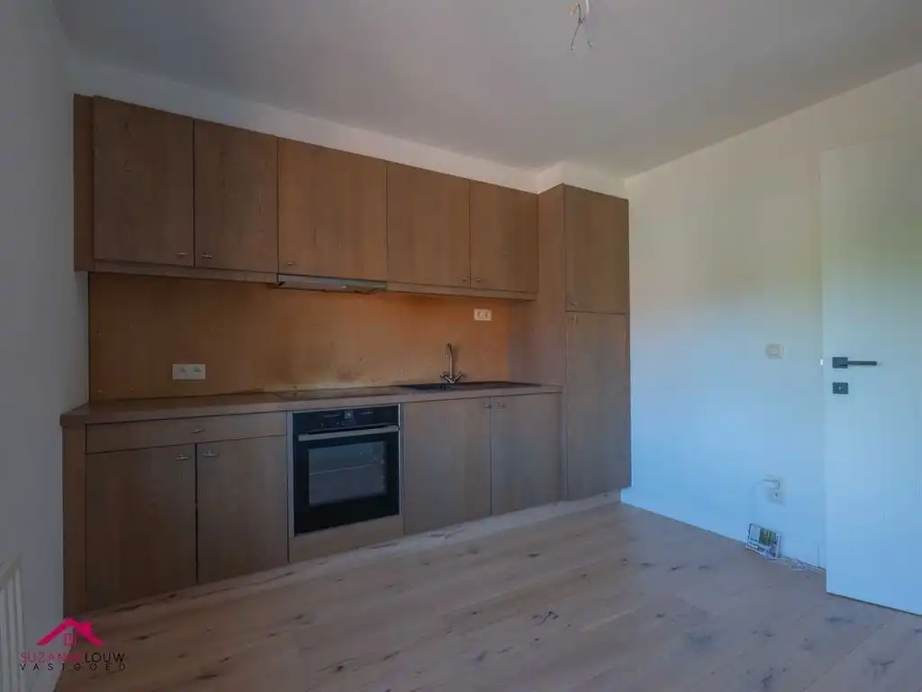 Op te frissen woning in gesloten bebouwing foto 18